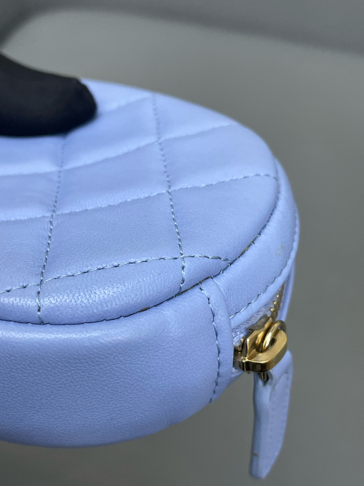 【預訂貨品】Chanel 天空藍金扣羊皮散子包