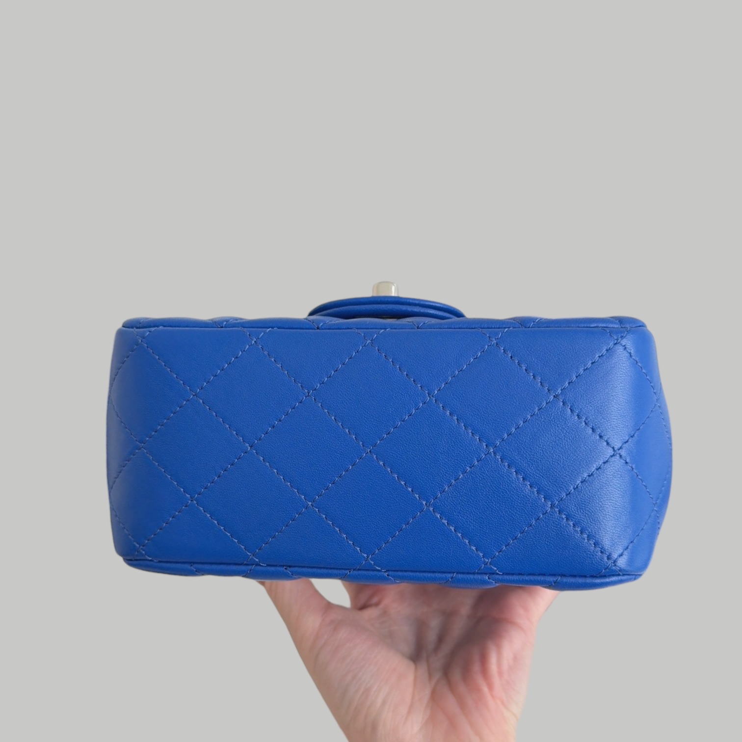 Chanel Lambskin square  藍色