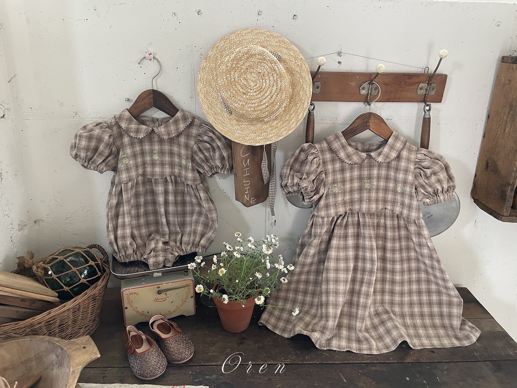 ☀️預訂 韓國直送☀️🇰🇷Oren Toua刺繡格紋泡泡袖包屁衣/連身裙