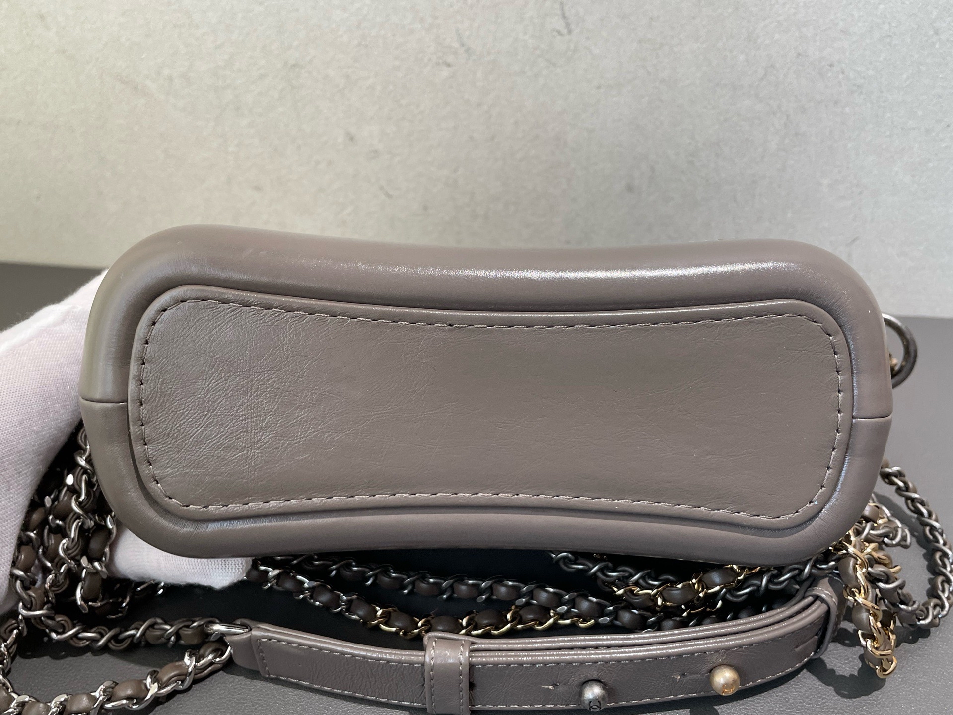 【預訂貨品】CHANEL 大象灰流浪包