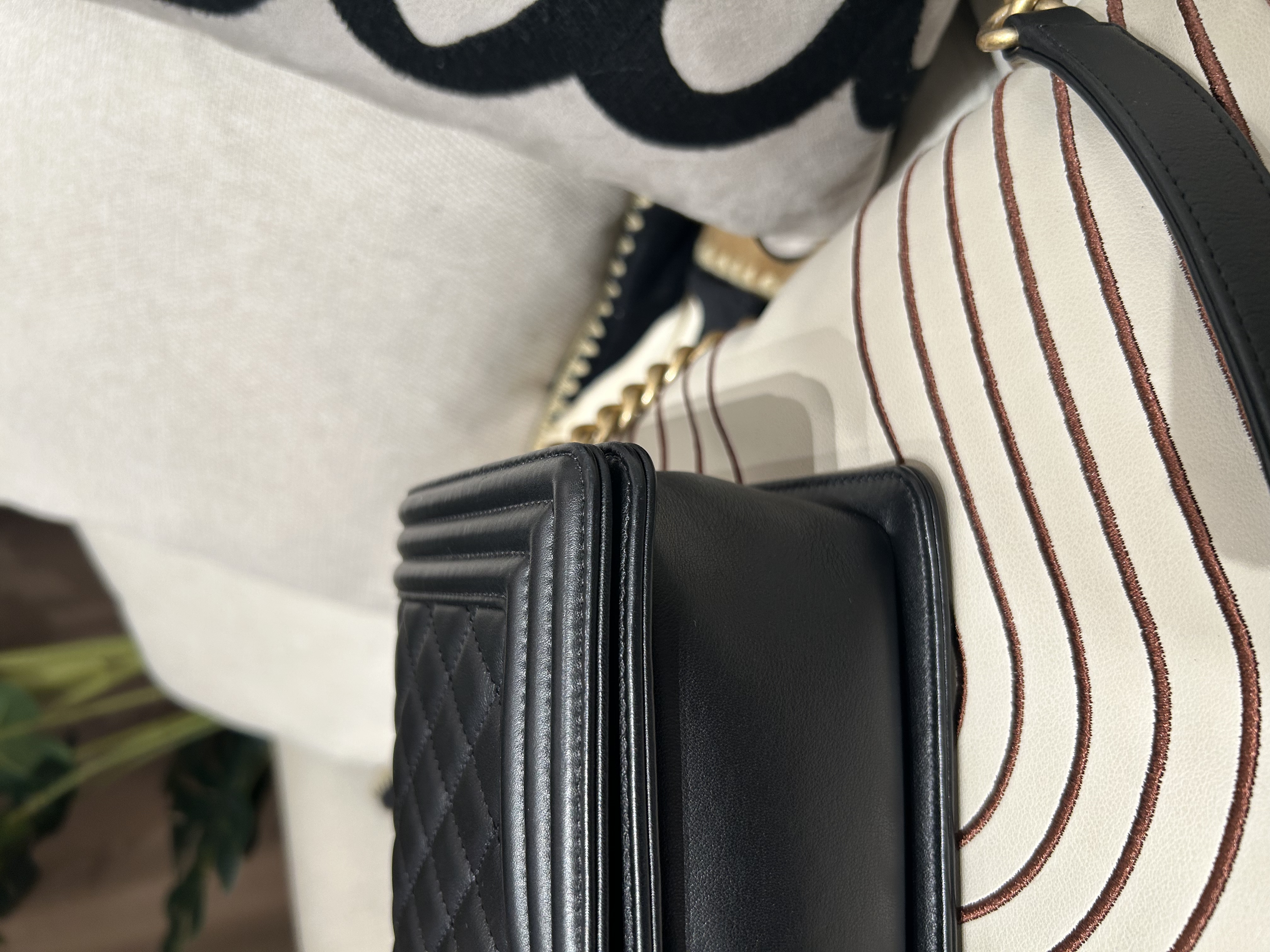 Chanel Boy Chanel 25cm A67086 100%Authentic, 95%New ✅專門店收據✅31Card✅Dust bag