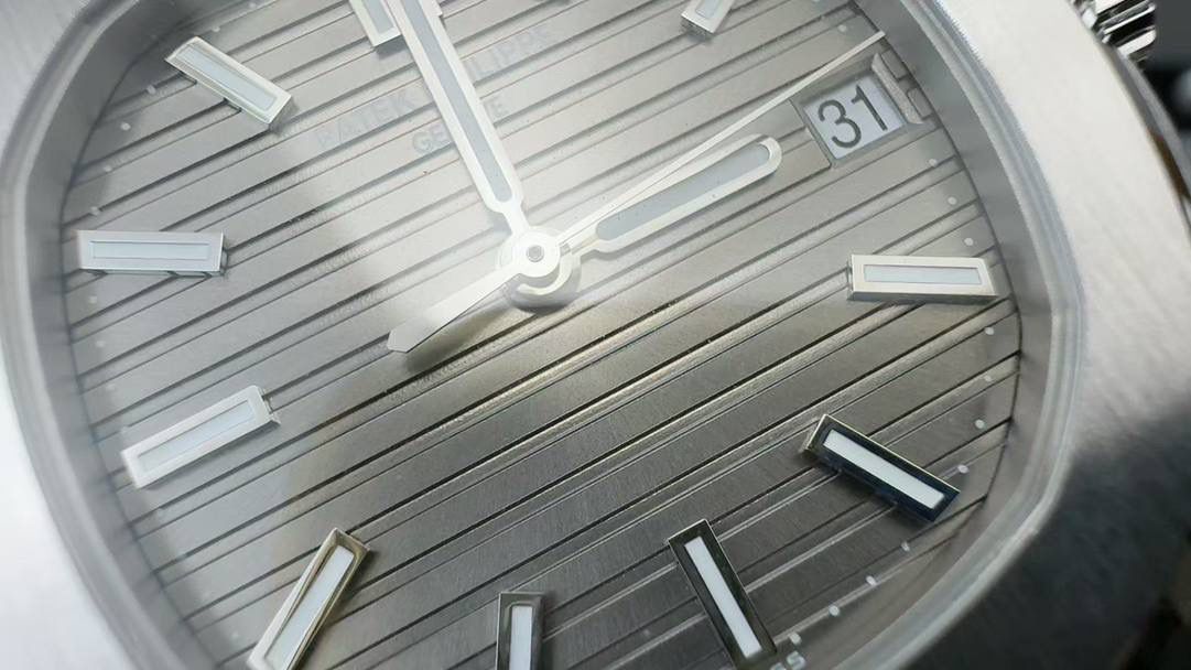 鹦鹉螺5711 灰盘皮带 324一体机😍💯🤍