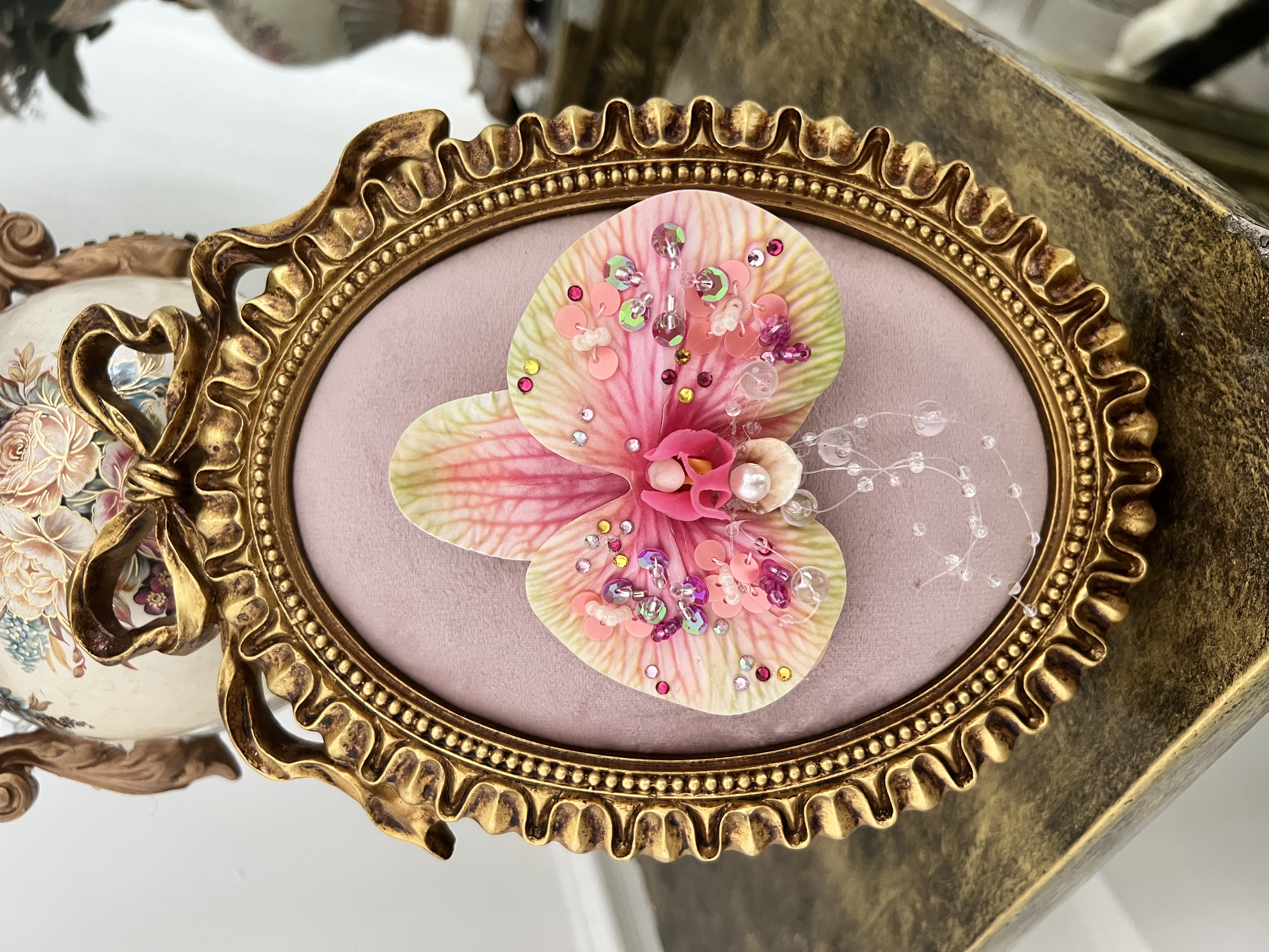 Spicybiskut x Fétiche Beaded Orchid Clips