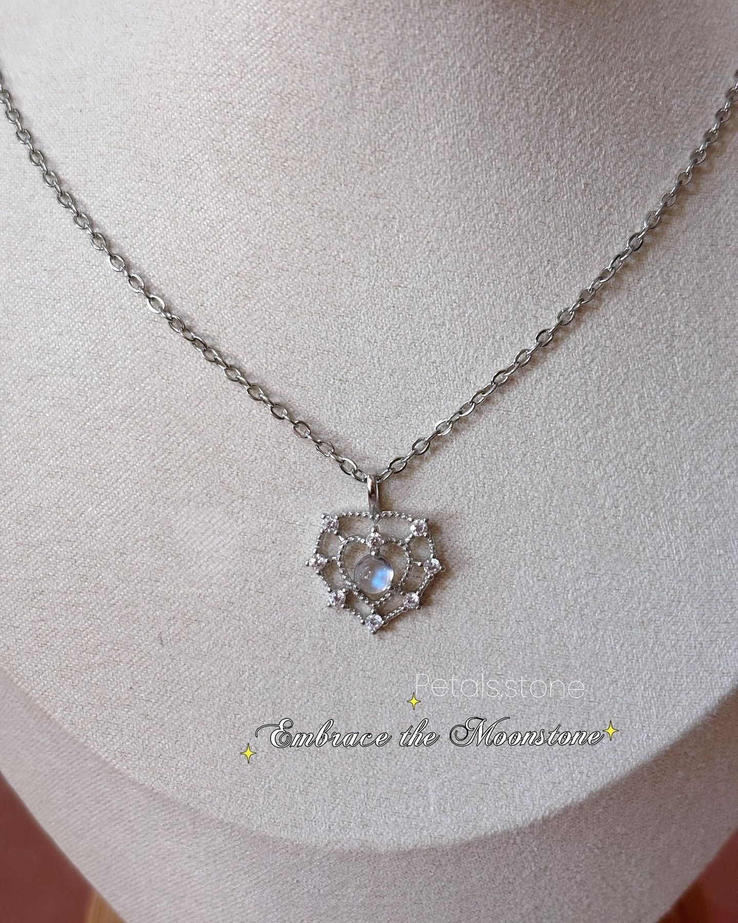 ✨𝓔𝓶𝓫𝓻𝓪𝓬𝓮 𝓽𝓱𝓮 𝓶𝓸𝓸𝓷𝓼𝓽𝓸𝓷𝓮🌙