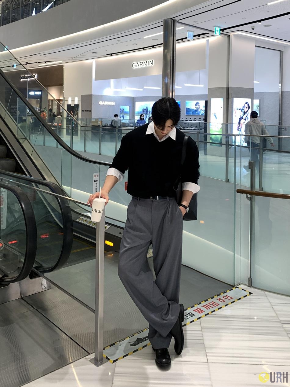 【100%保證韓國直送】極致柔軟莫代爾粘膠混紡高級感俐落 V 領針織衫 👕 [12 color] RL114863