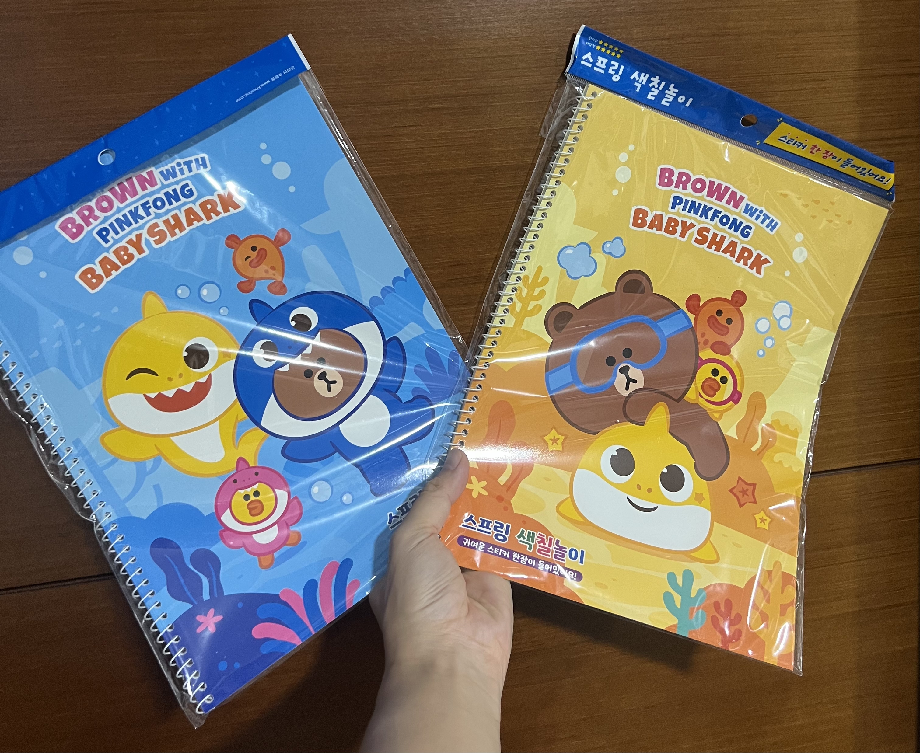 💟現貨💟🇰🇷韓國LINE FRIENDS X BABY SHARK 48頁填色遊戲冊
