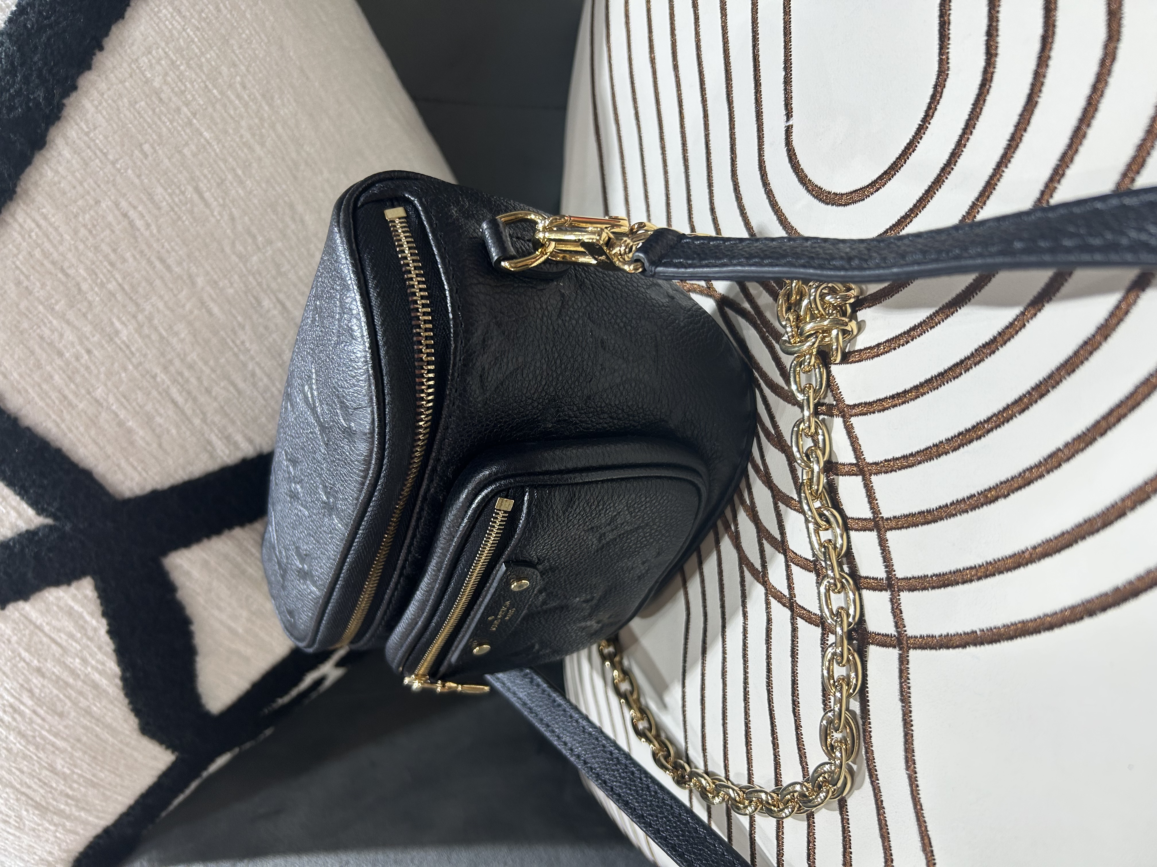 Lv Mini Bumbag Shoulder Bag 黑色M46917 Black Calfskin Monogram Empreinte 100%Authentic ,98%new✅dust bag
