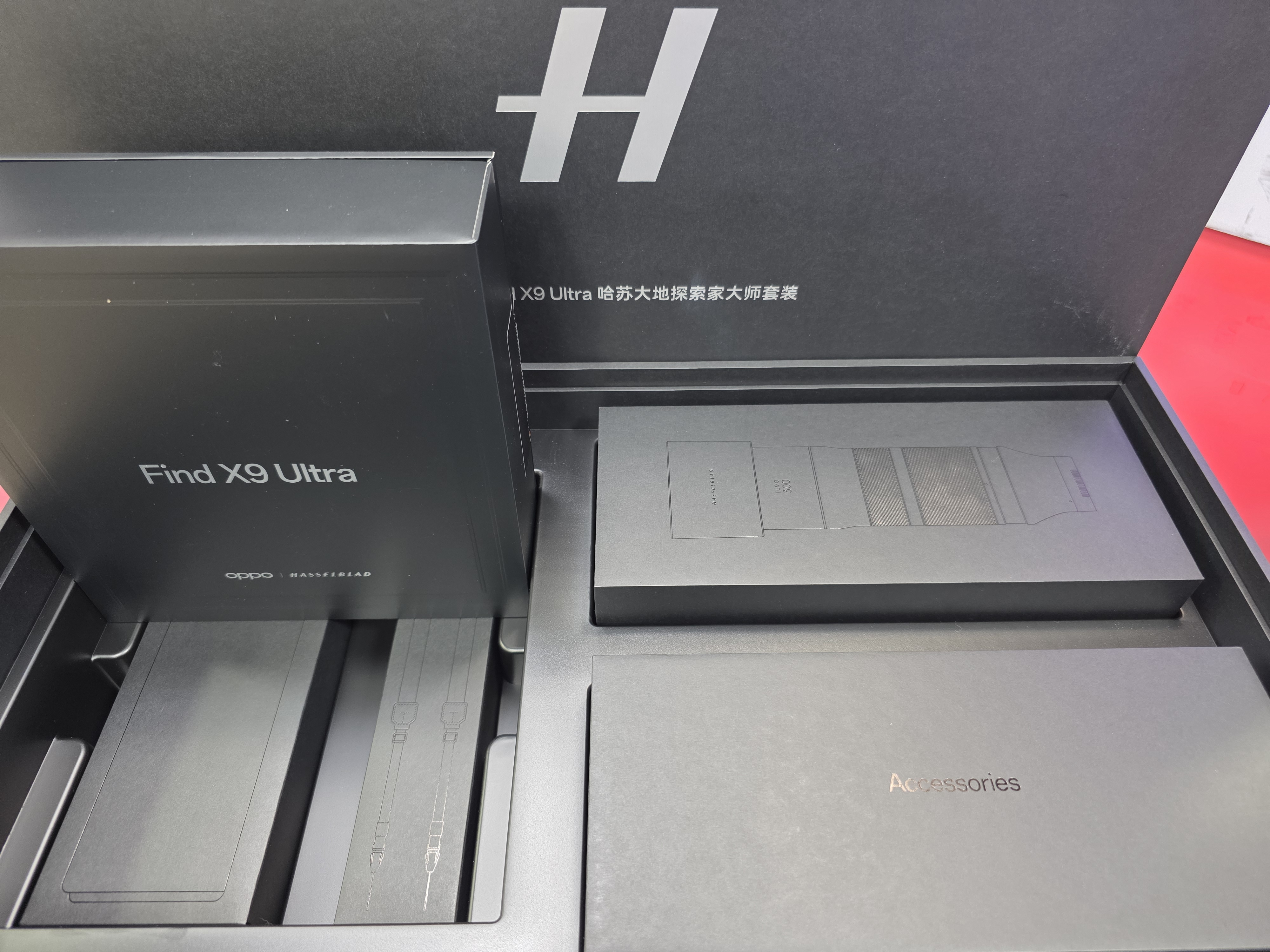 OPPO Find X9 Ultra Hasselblad Earth Explorer Master Set