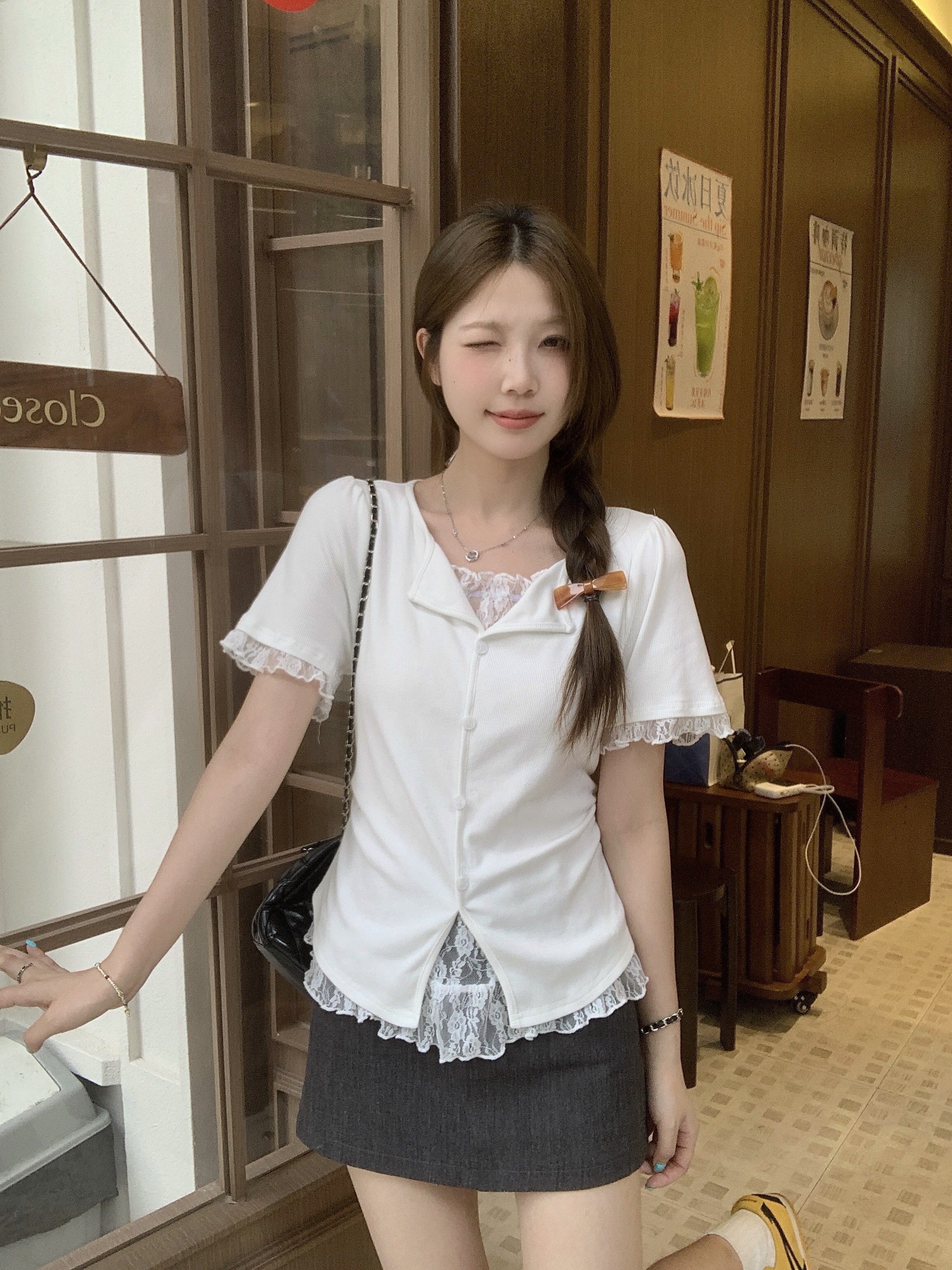 B155(64581) 韩系甜美风假两件拼接里白蕾丝透黑白上衣