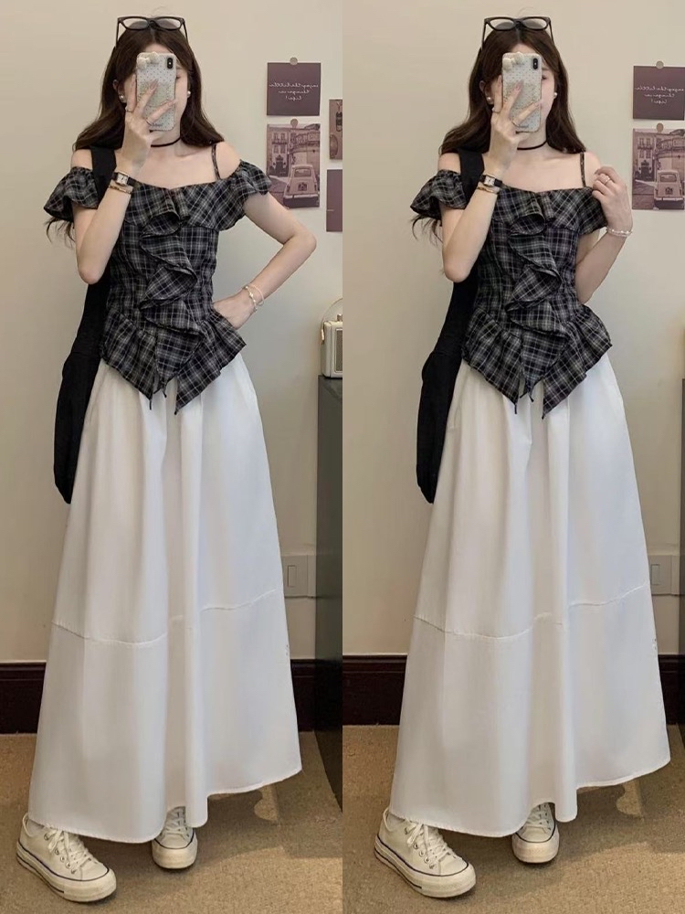 B32(1991) 韩系格纹前部荷叶一字肩吊带黑上衣与白长裙套装