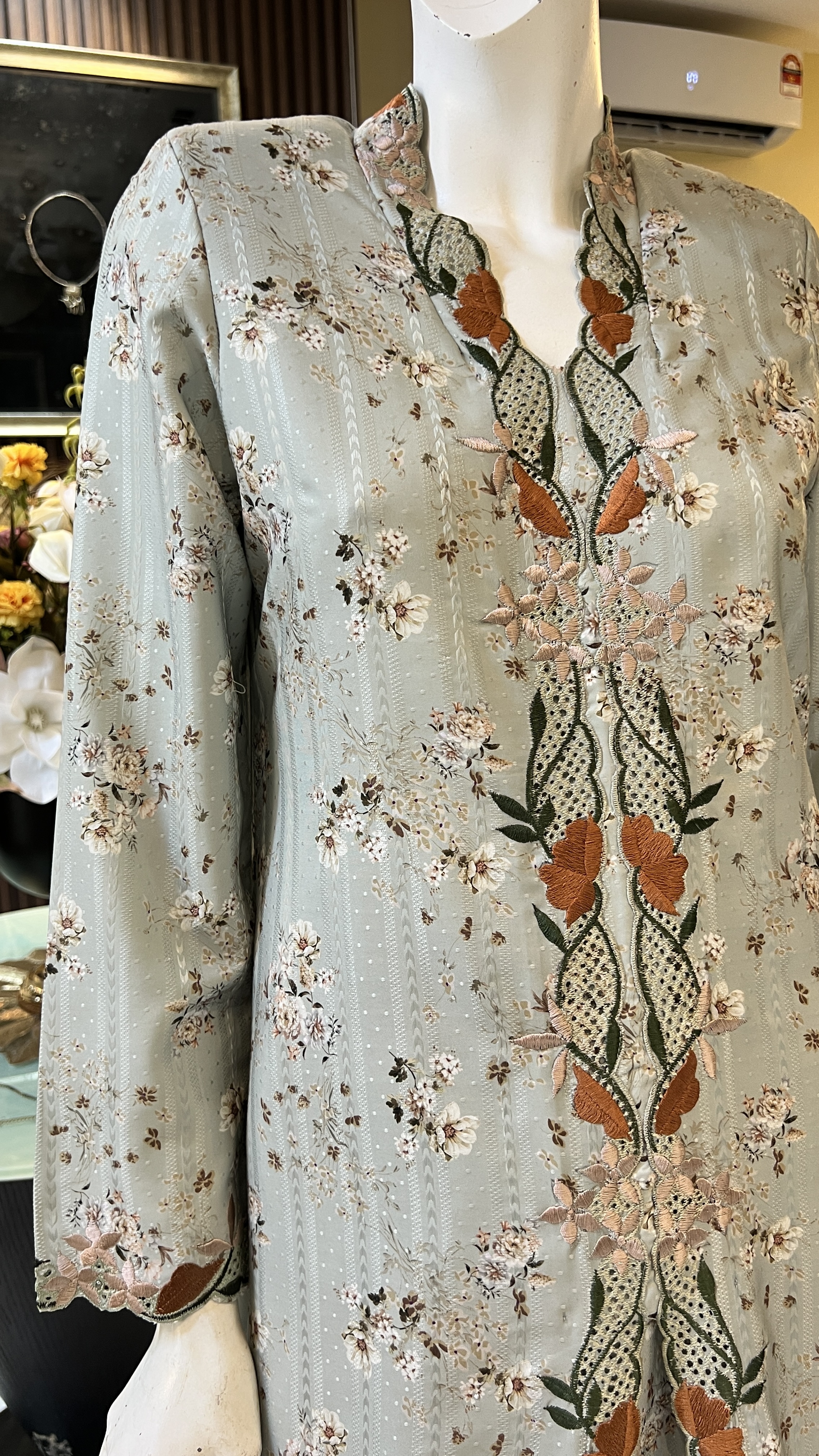 KEBAYA SERI BULAN (MINT GREEN)
