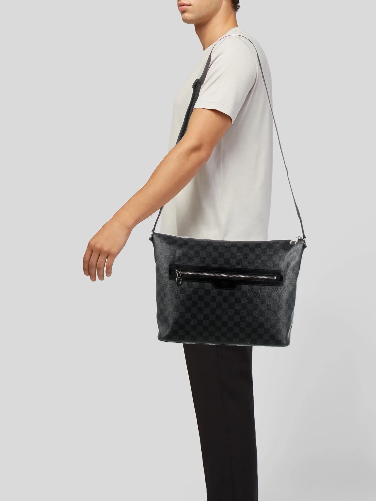 Lv👜 PRE OWNED 🛍️Damier Graphite Mick MM  黑灰格仔 斜孭袋🖤