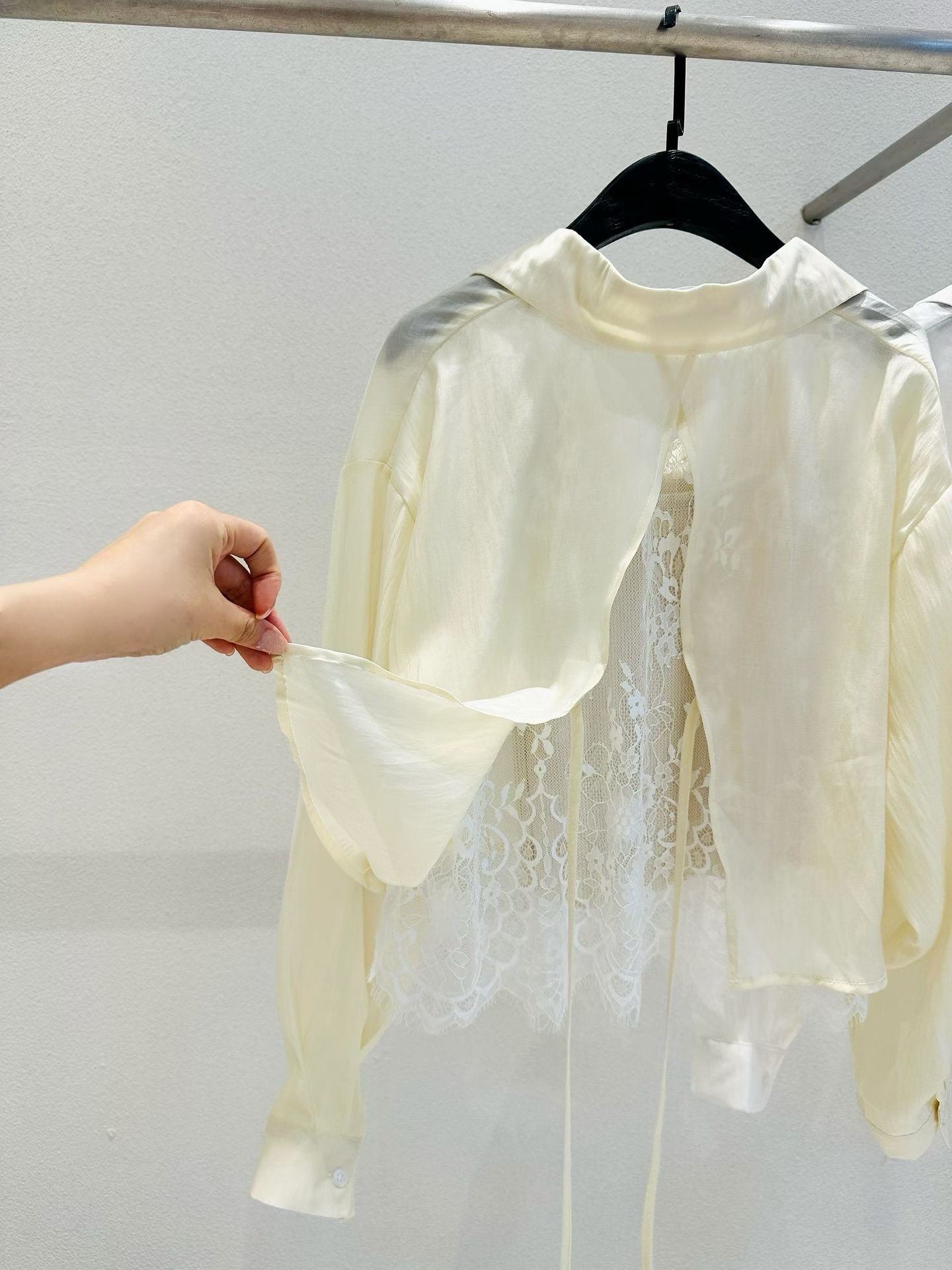 Layering絕美蕾絲襯衫twinset (連冰絲小背心） *Special price*