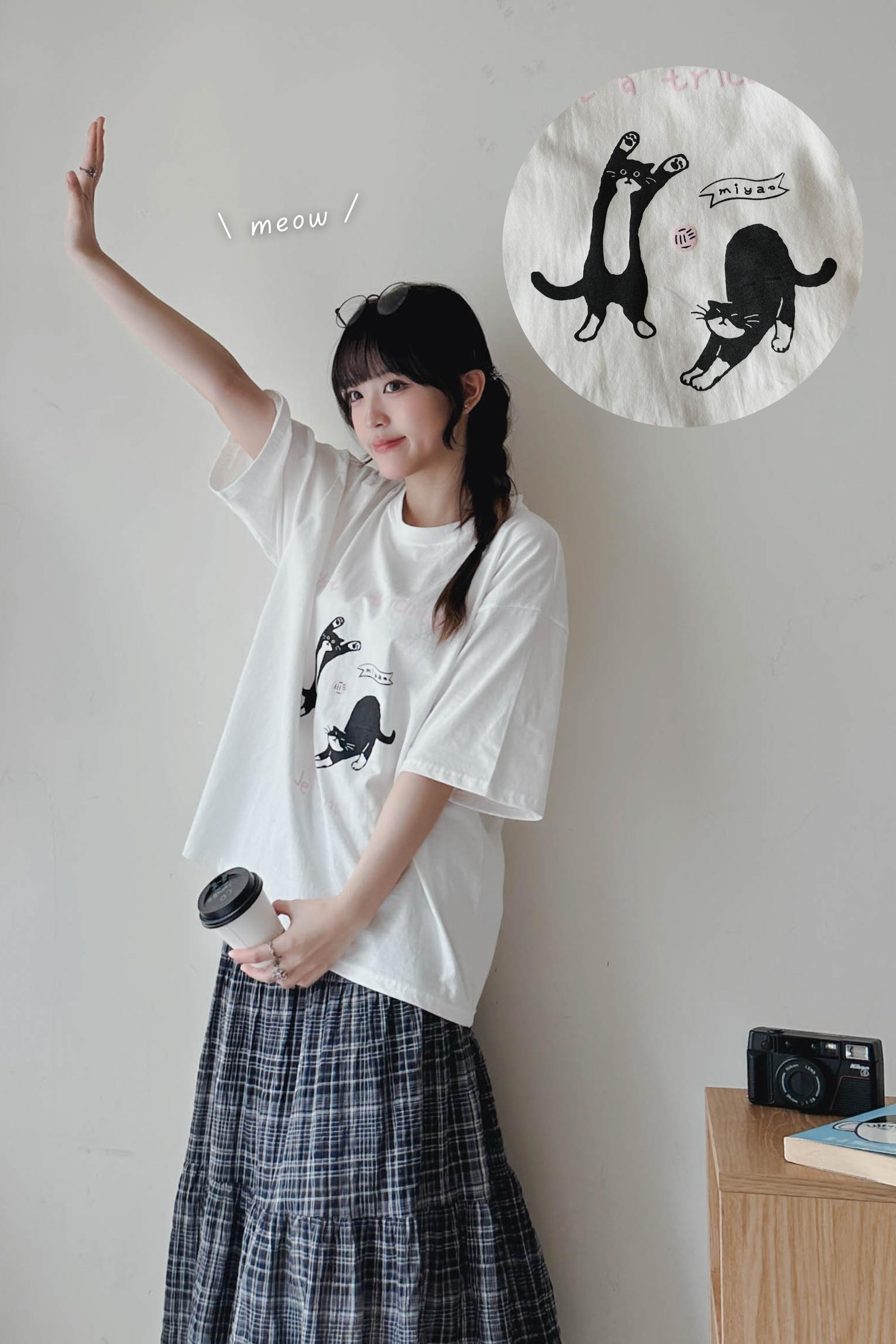 慵懶貓咪伸懶腰Oversized Tee