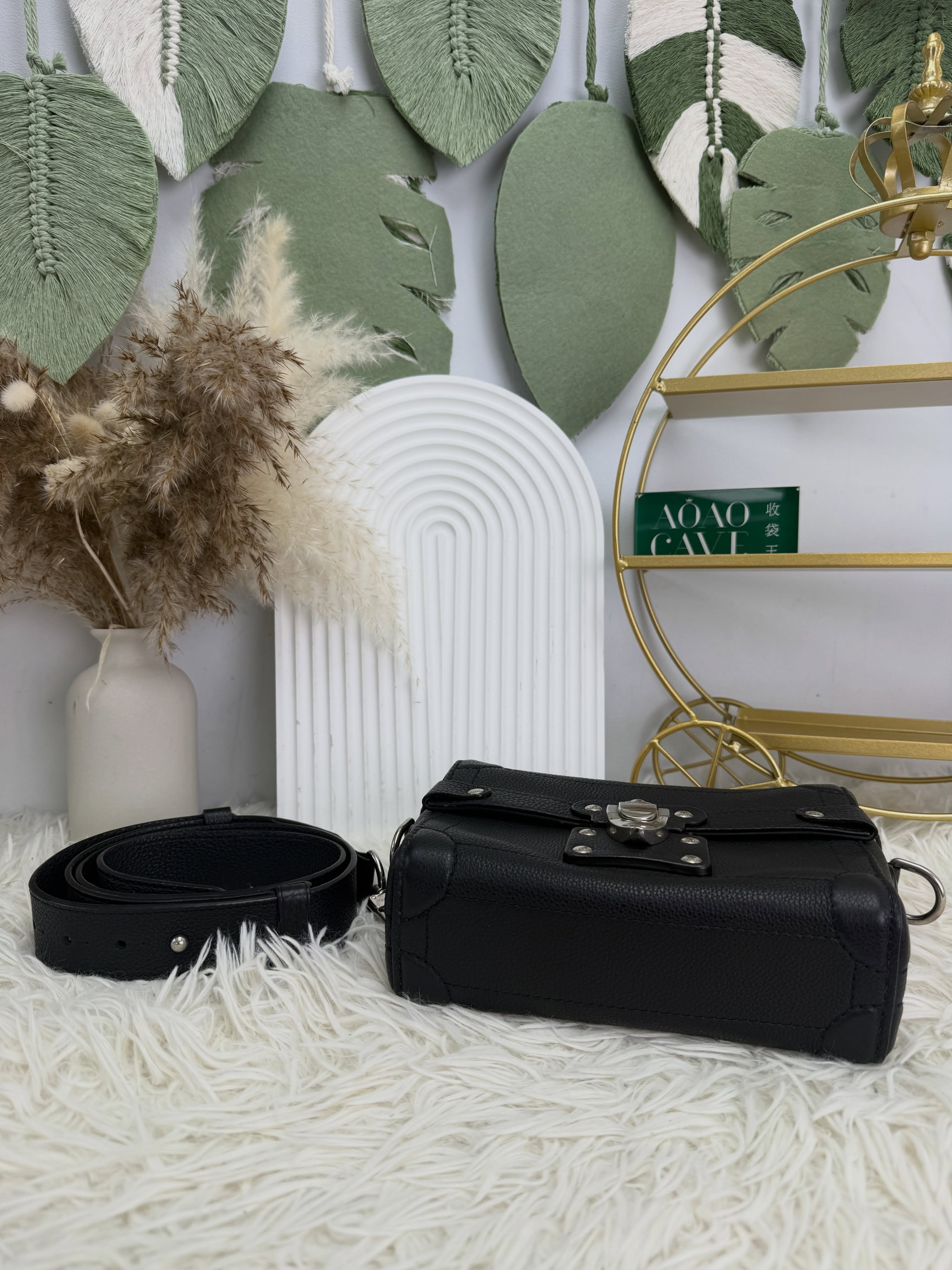 Lv👜 PRE OWNED 🛍️🖤Soul Trunk 黑色壓花相機包 有盒有塵袋💼