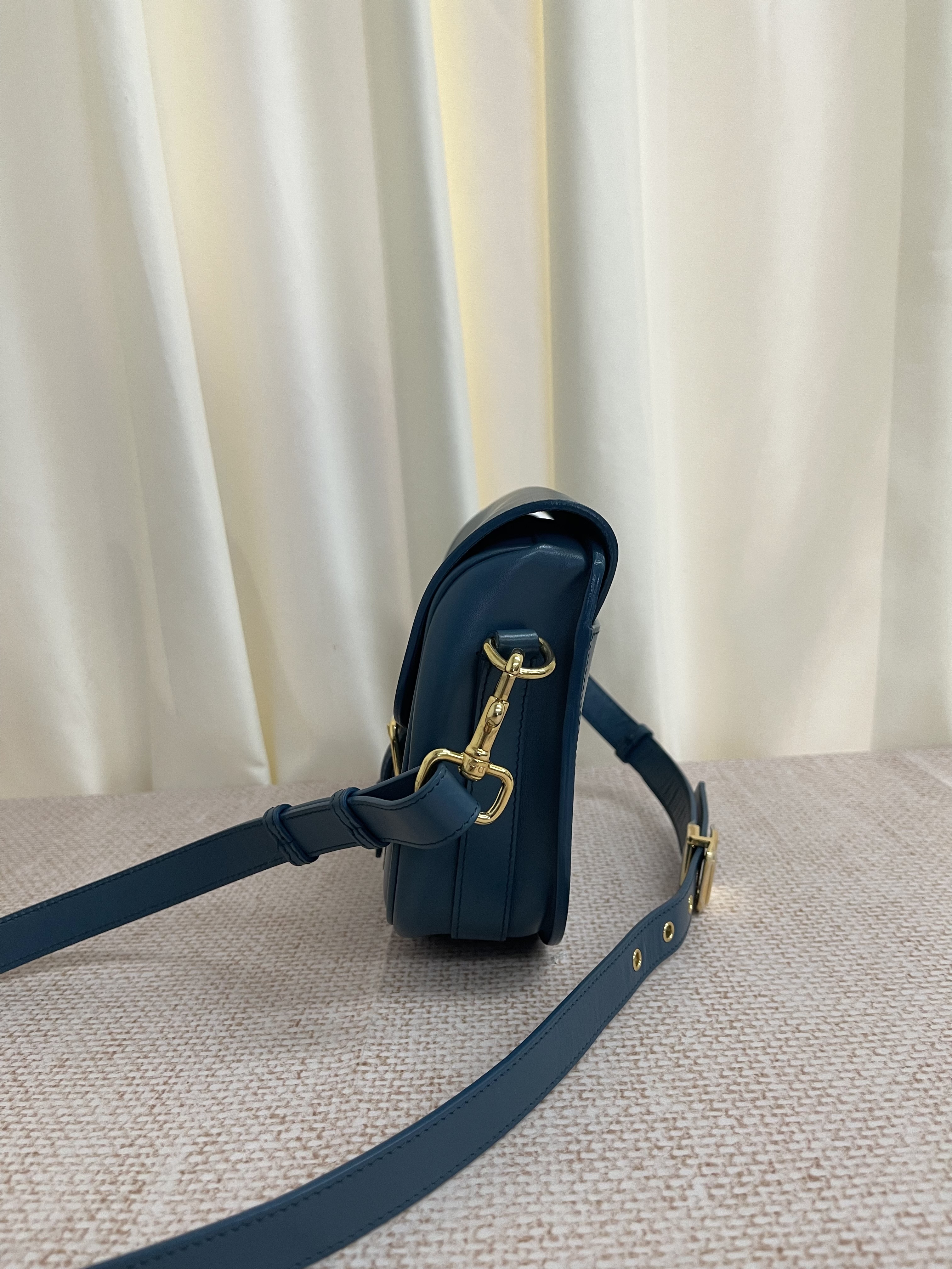 Pre-owned Dior Bobby/ Product Code: 26031705