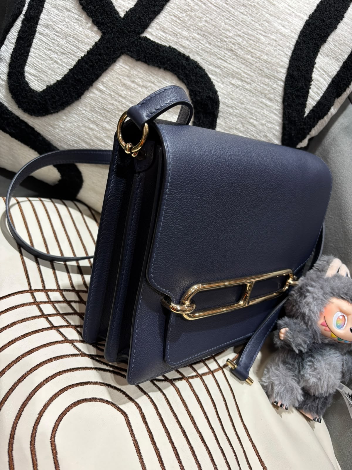 Hermes ROULIS 23,STAMP Y  海軍藍色 100%Authentic, 98%new  ✅dust bag ✅box