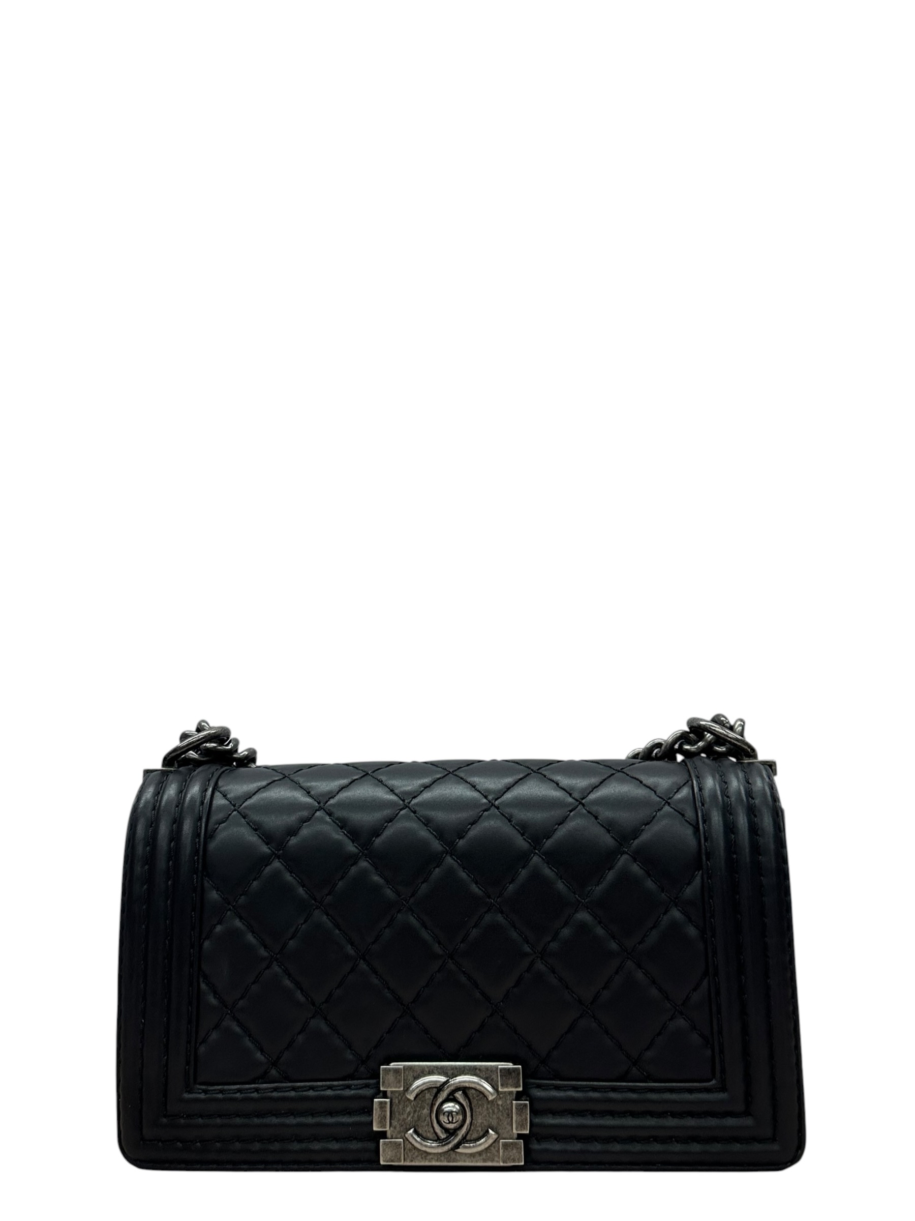 Pre-owned Chanel Boy 25 Handbag Calfskin / Product Code: 082102