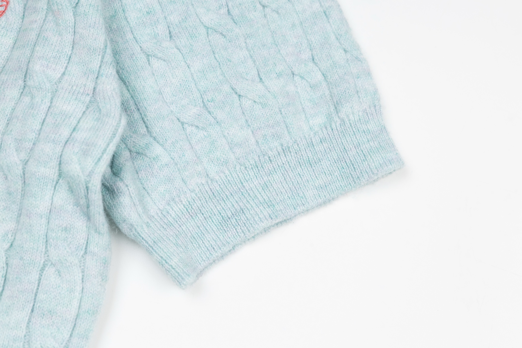 Mardi Mercredi Flower Embroidery Cable Short Sleeve Knit