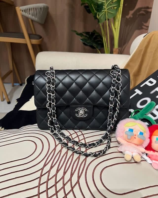 Chanel classic flap 23 A01113 cf23 黑羊銀扣 100%Authentic, 95%New  ✅晶片✅塵袋✅盒