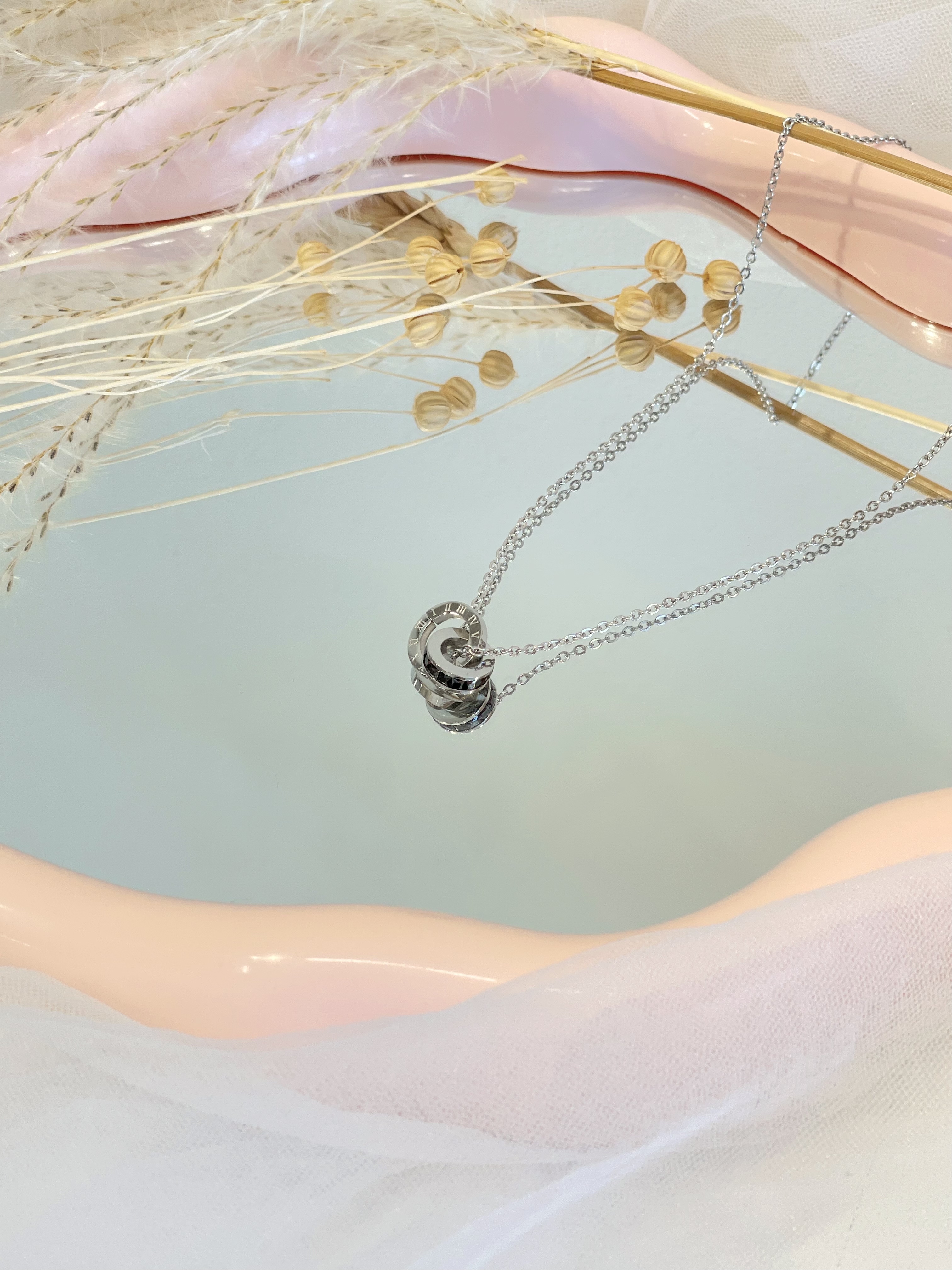 罗马数字环环相扣黑色锆石钛钢项链