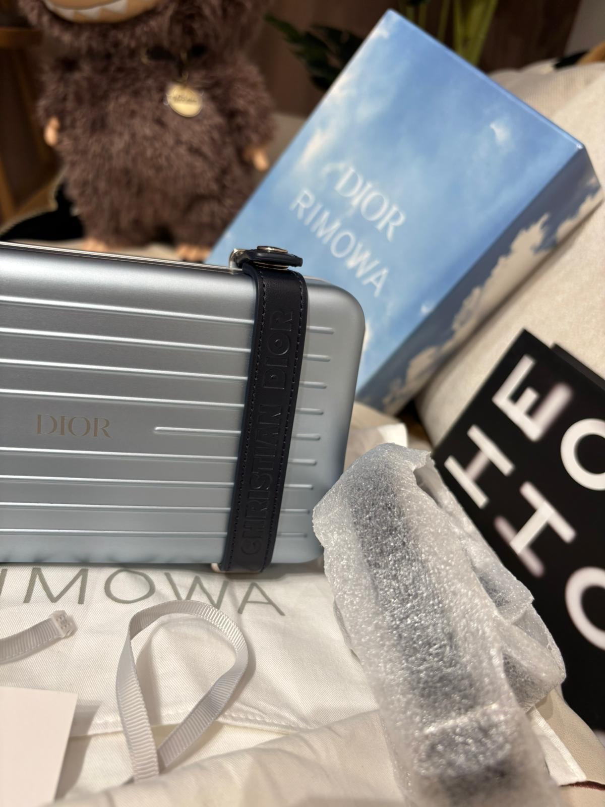 未使用品 DIOR X RIMOWA PERSONAL CLUTCH ON STRAP 100%Authentic ,Unused 未使用品 ✅dust bag✅CARD✅strap✅盒 UNUSED