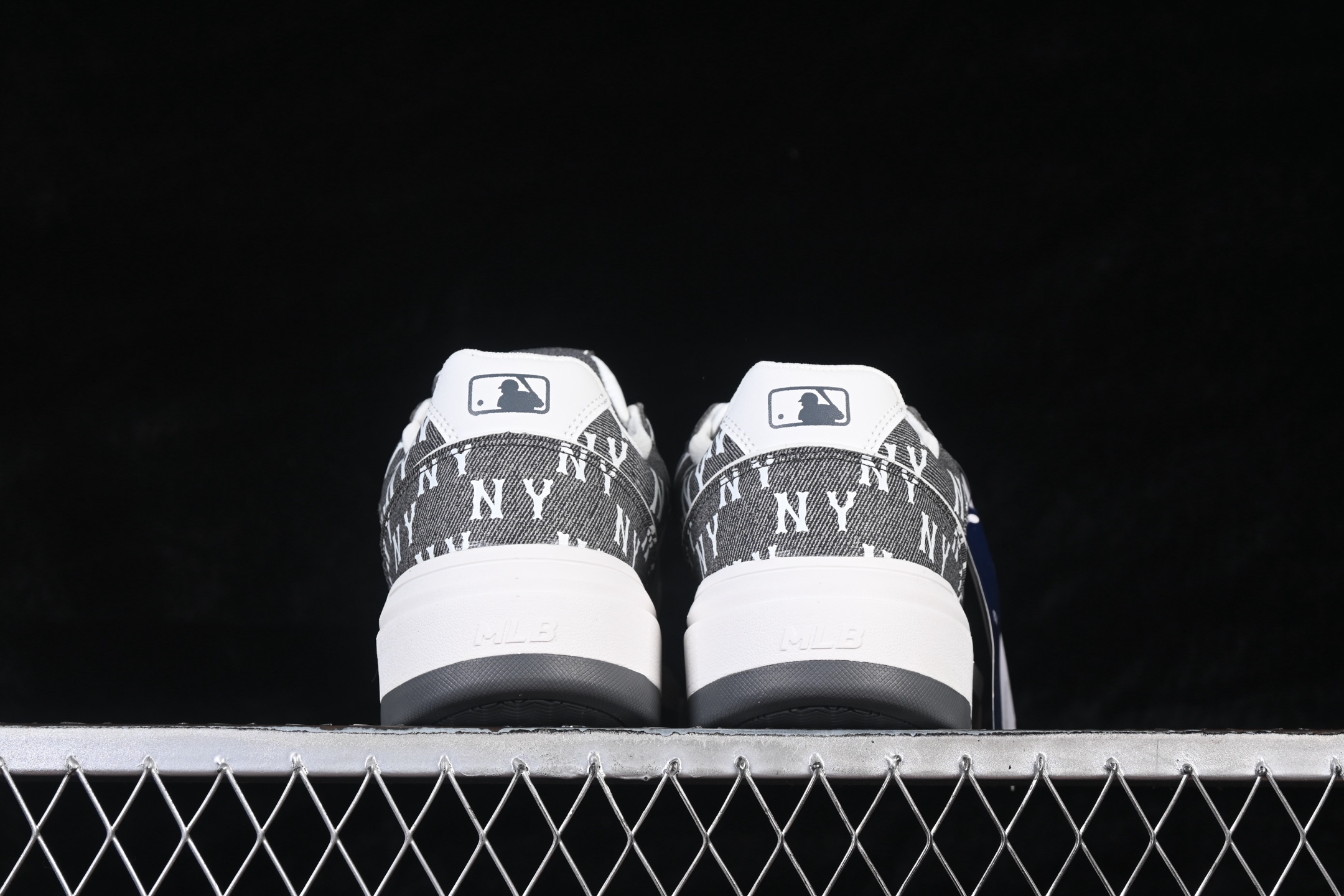 MLB Chunky Liner Pocket Monogram 