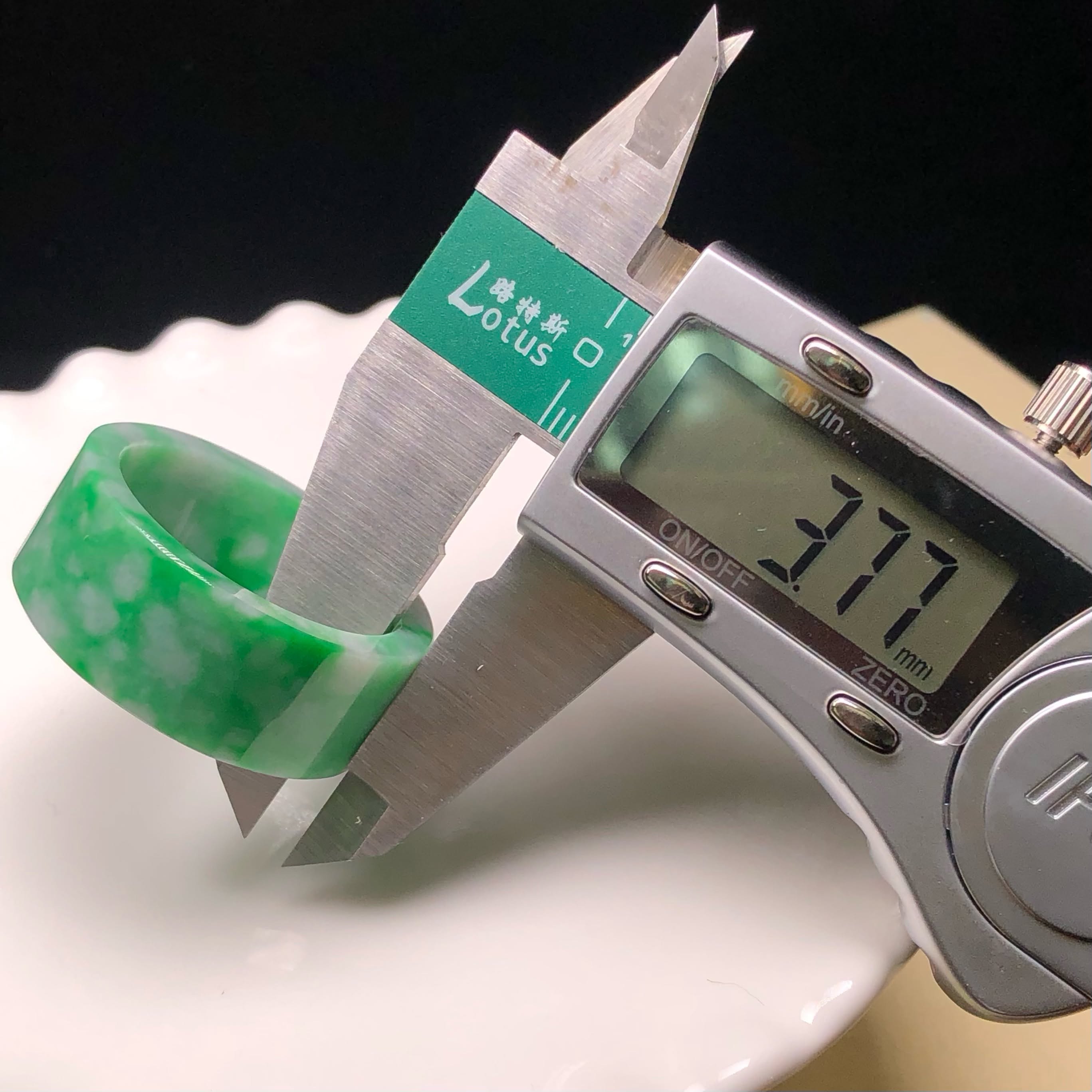 D00306 飄翠斑指
