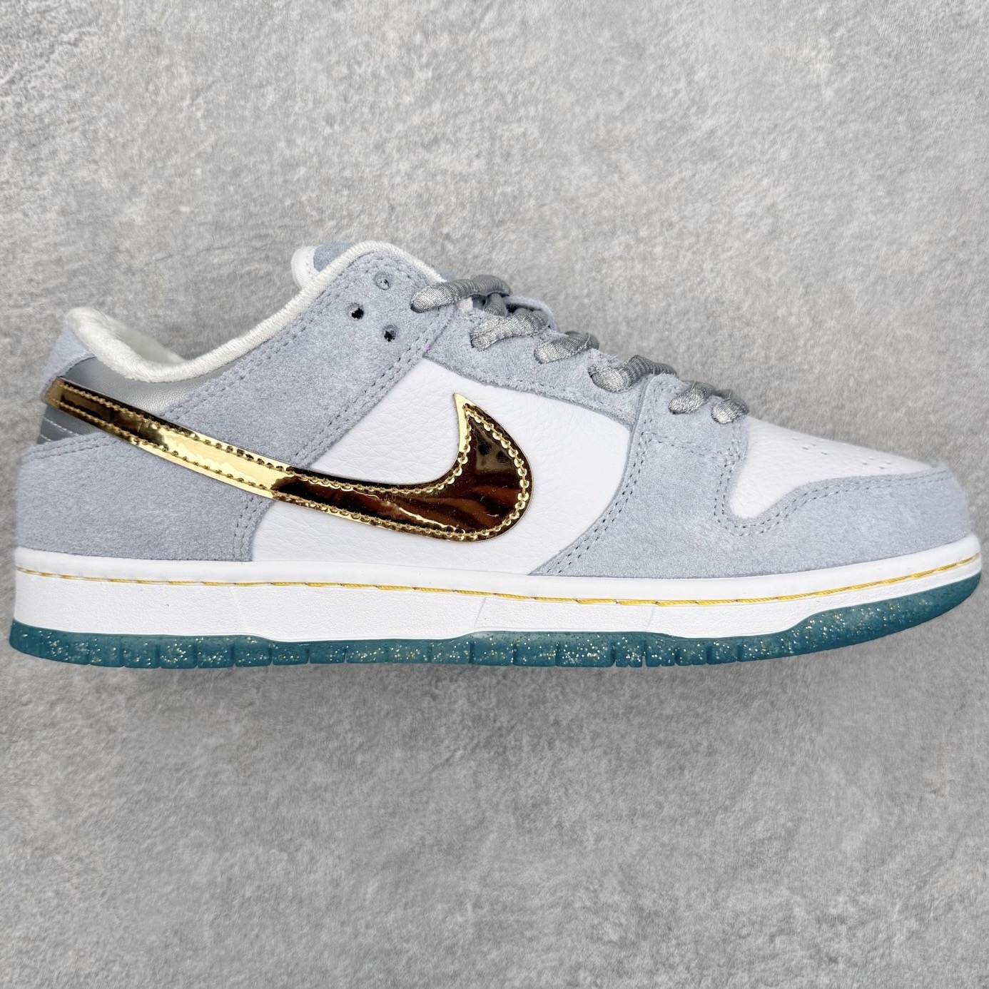Nike SB Dunk Low DC9936-100 | Blue Box