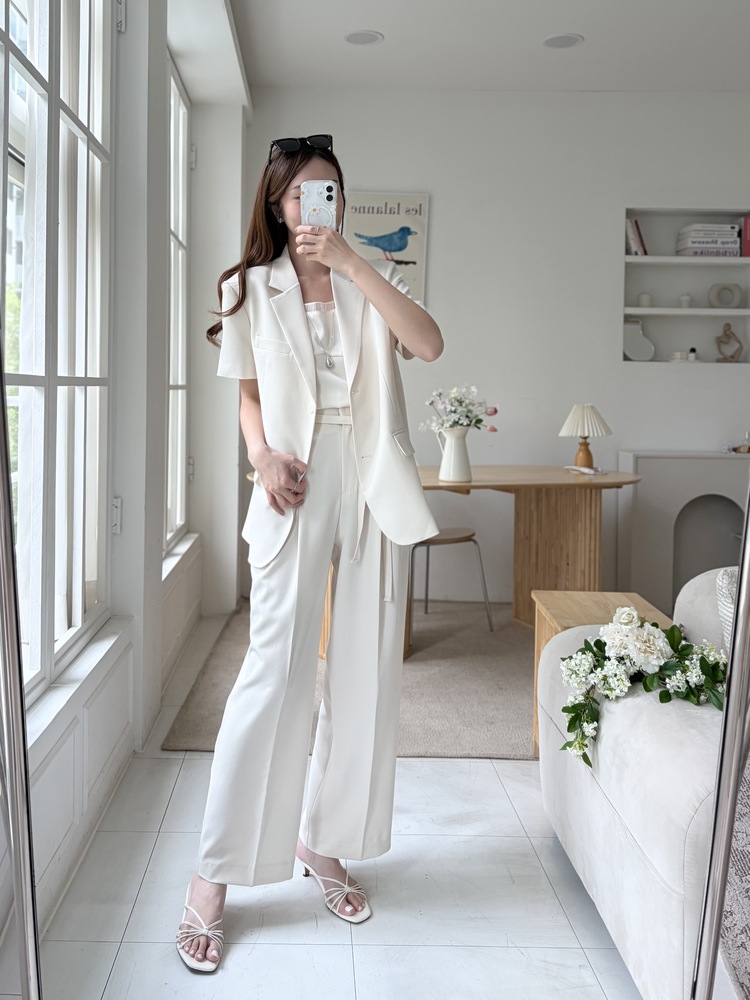 Aveline Relaxed Fit Blazer (Ivory)