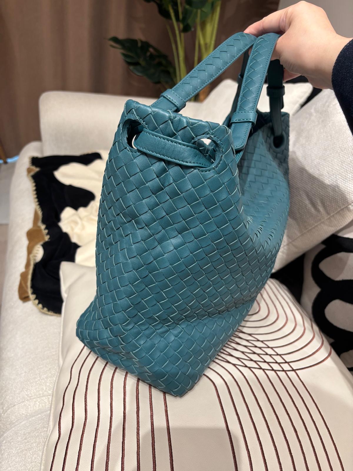 Bottega Veneta BV Shoulder Bag 100%Authentic, 99%New ✅Dust bag
