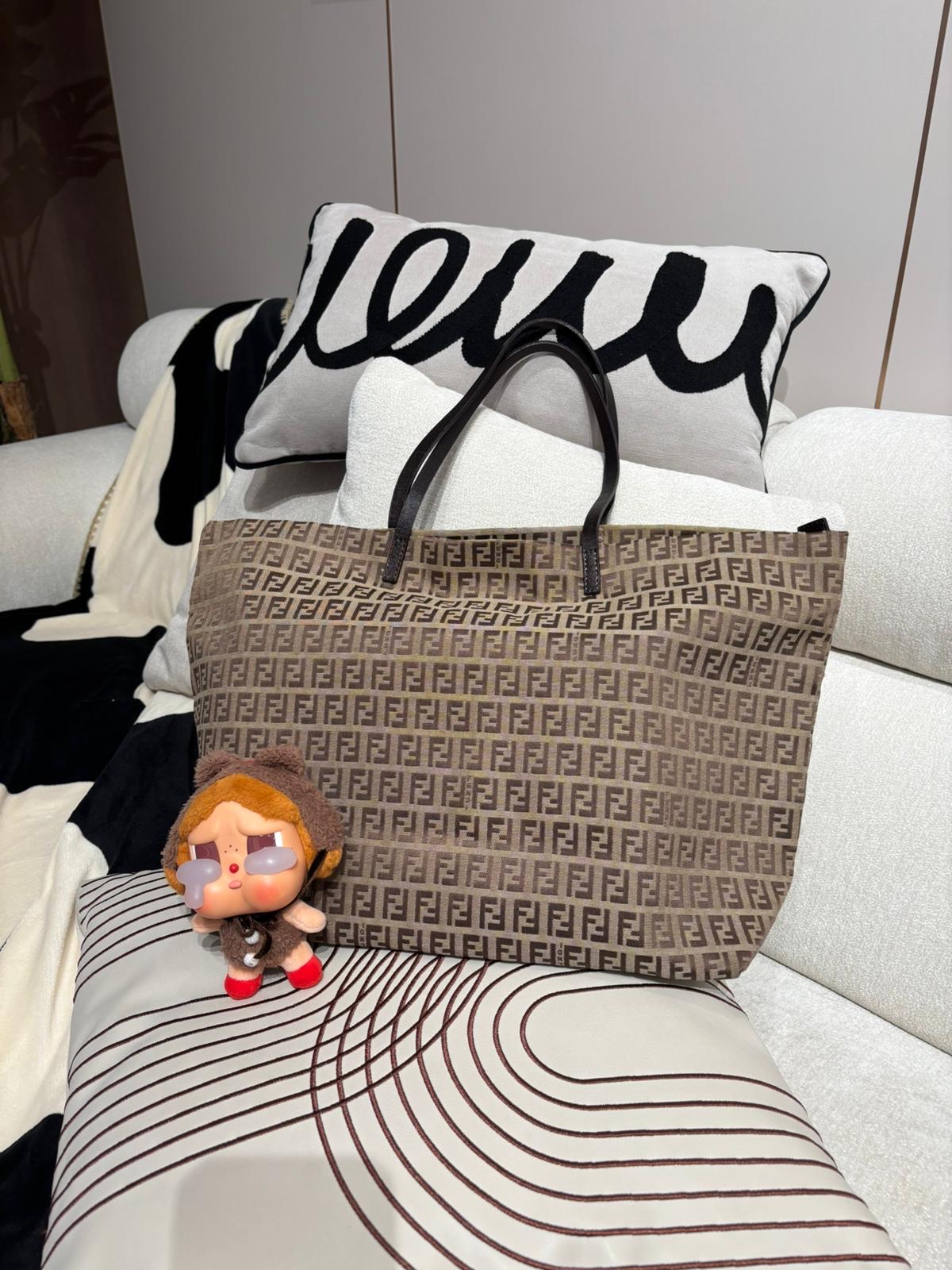 Fendi Tote Bag 100%Authentic ,90%new 