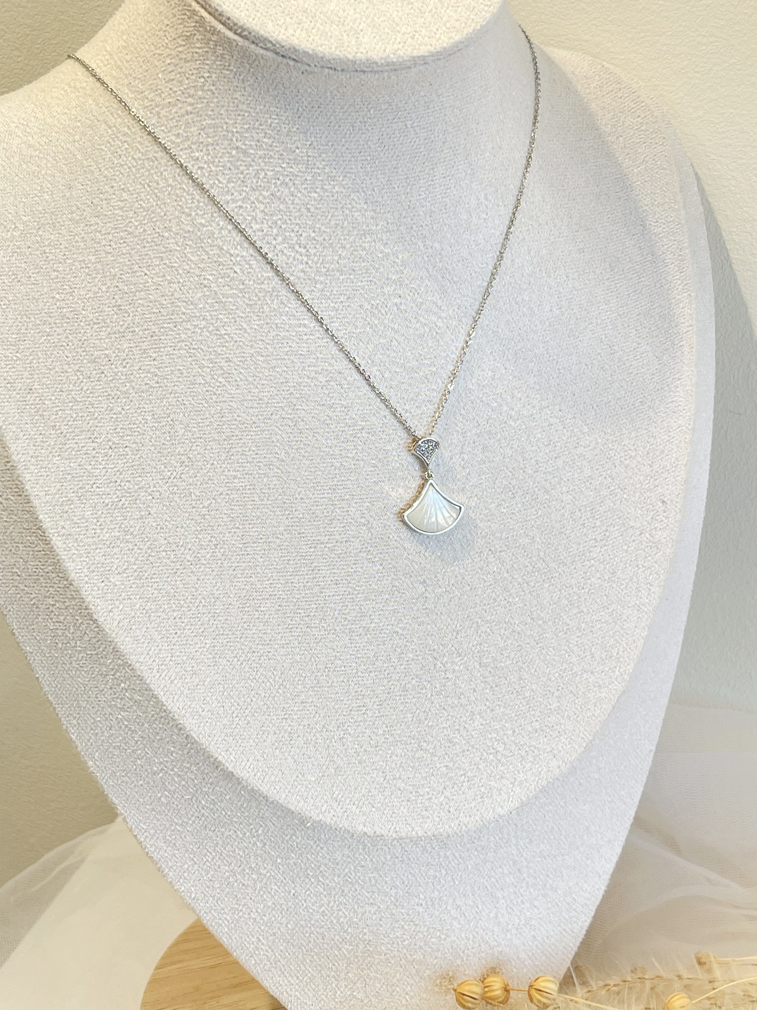 小裙子贝壳设计项链