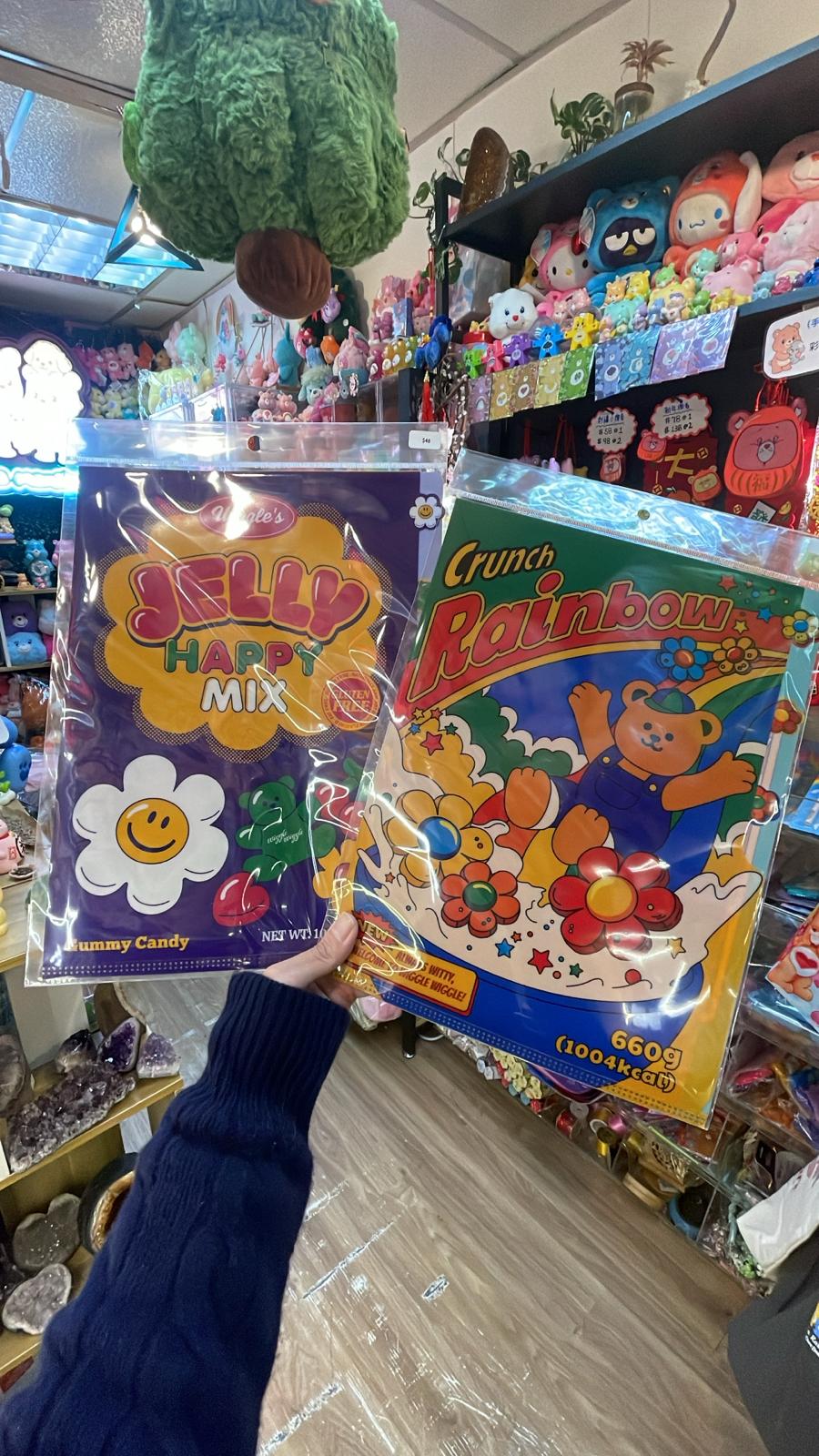 懷舊零食風裝飾畫：Jelly Happy Mix軟糖與Crunch Rainbow熊熊糖果海報