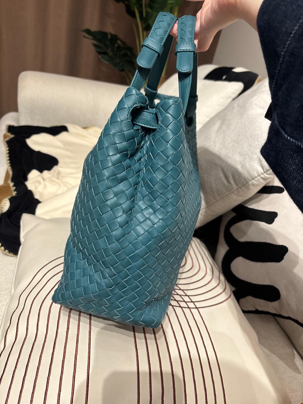 Bottega Veneta BV Shoulder Bag 100%Authentic, 99%New ✅Dust bag