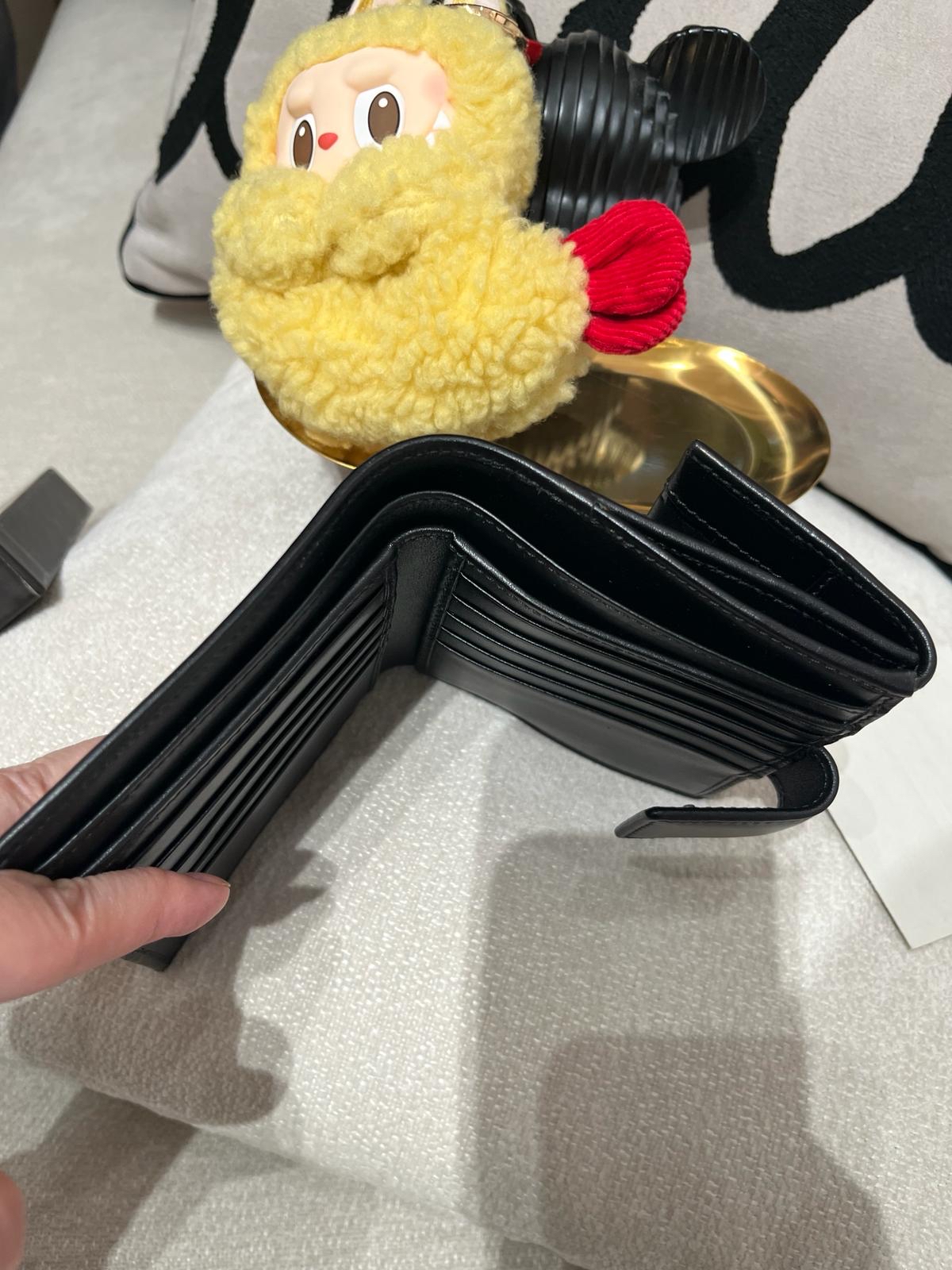 Gucci calfskin wallet 100%Authentic ,98%new ✅booklet✅box