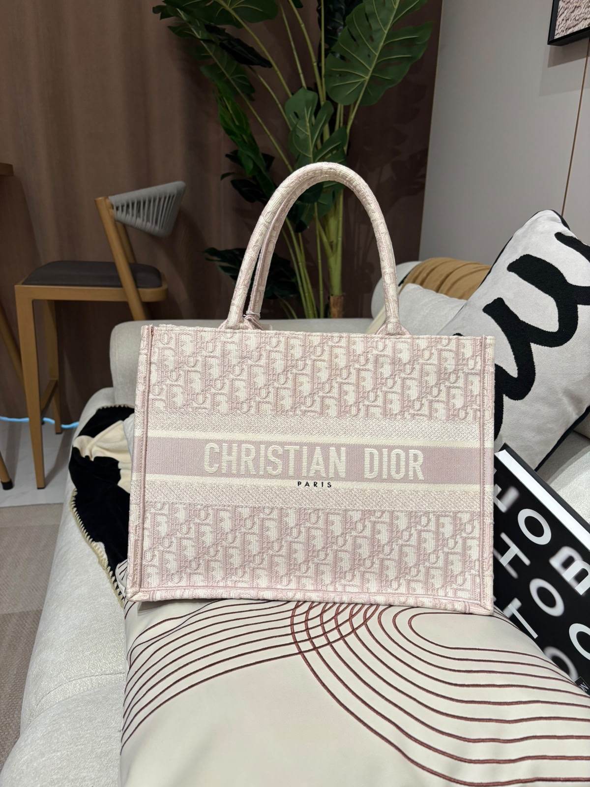 Dior Book Tote Medium Pink 100%Authentic, 98%New ✅專門店收據✅Dust bag