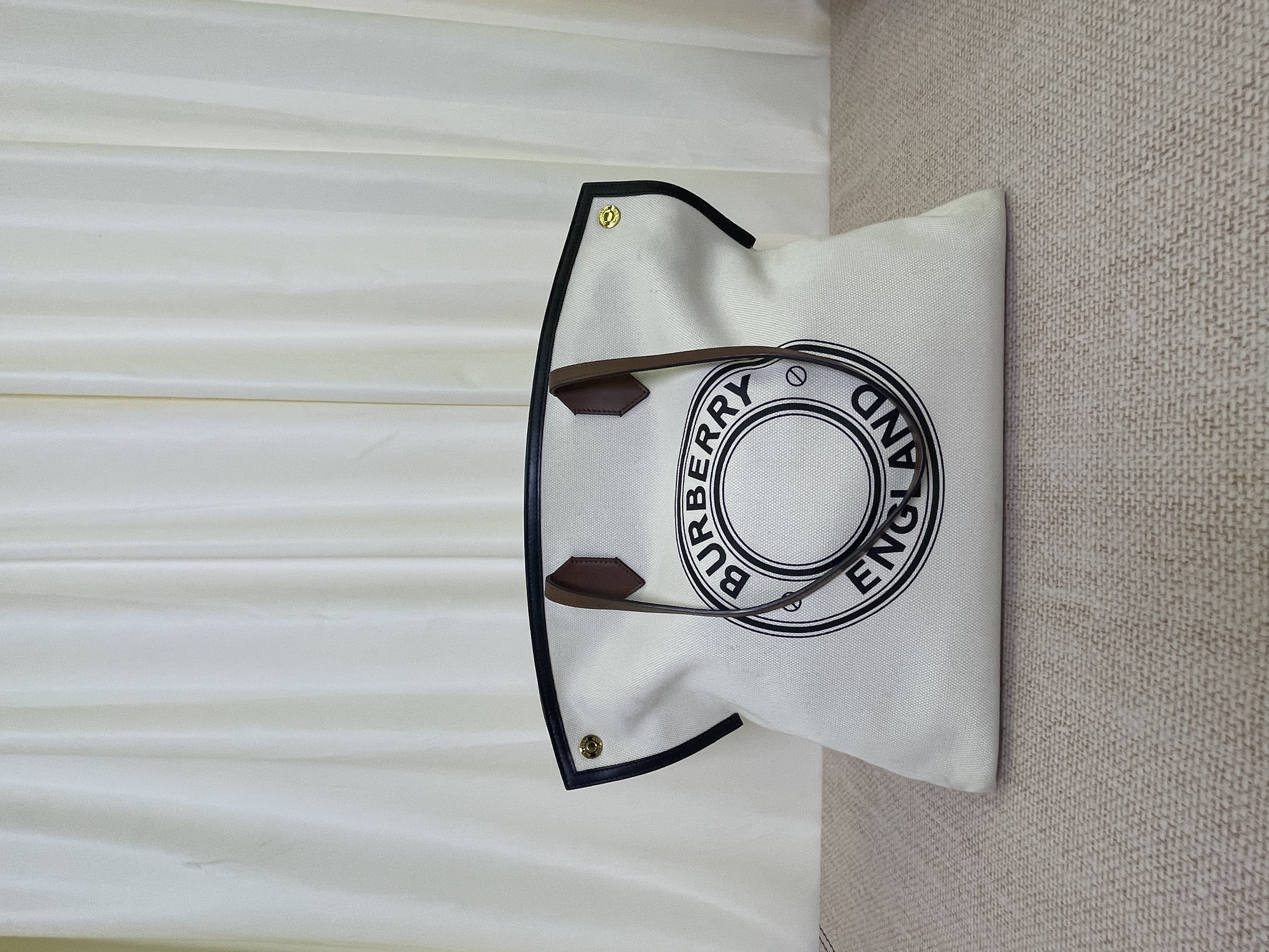 Pre-owned Burberry Tote Bag/ Product Code: 26030707