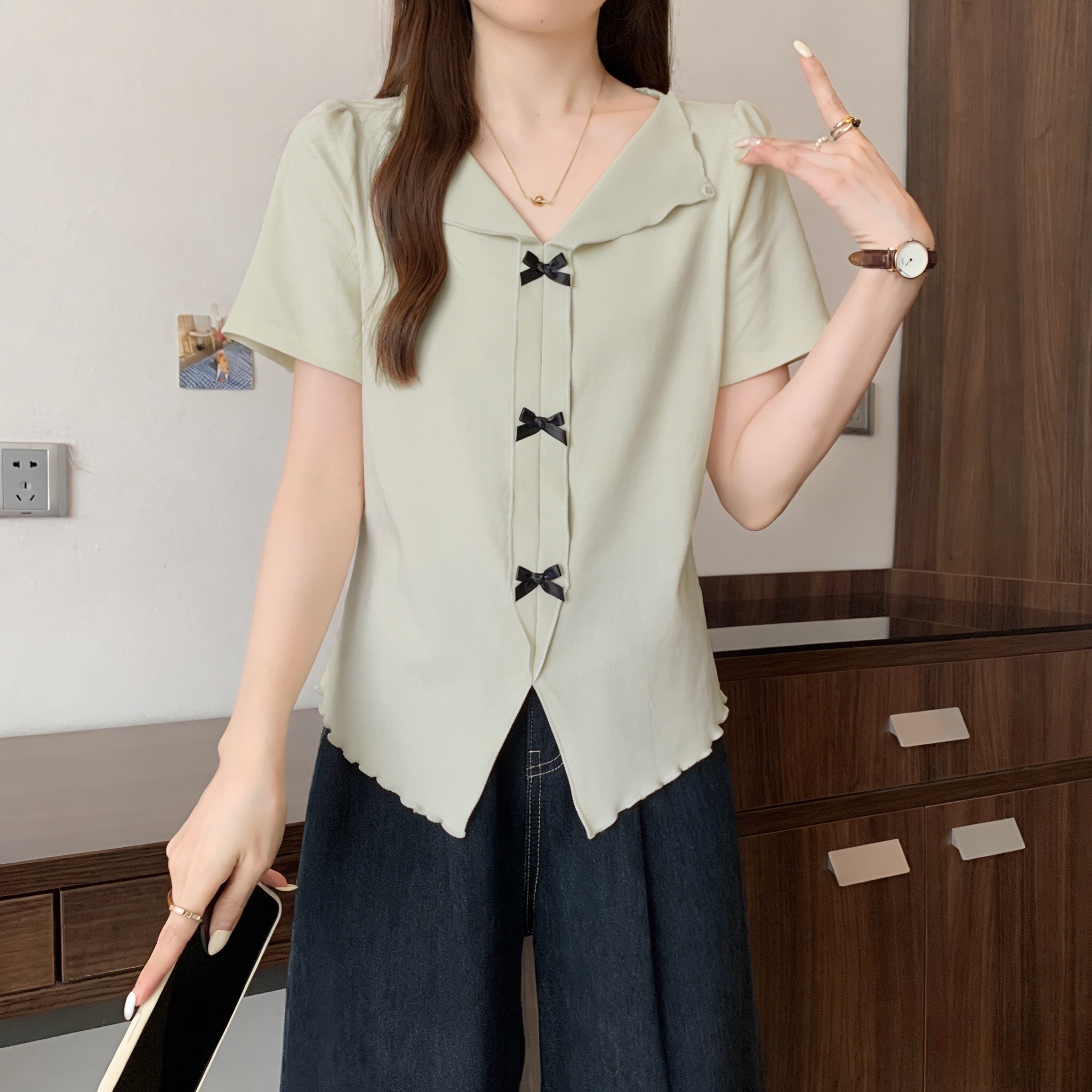 B158(80771) 韩版甜美风V型翻领前排立体蝴蝶结下摆开角木耳边3色上衣 