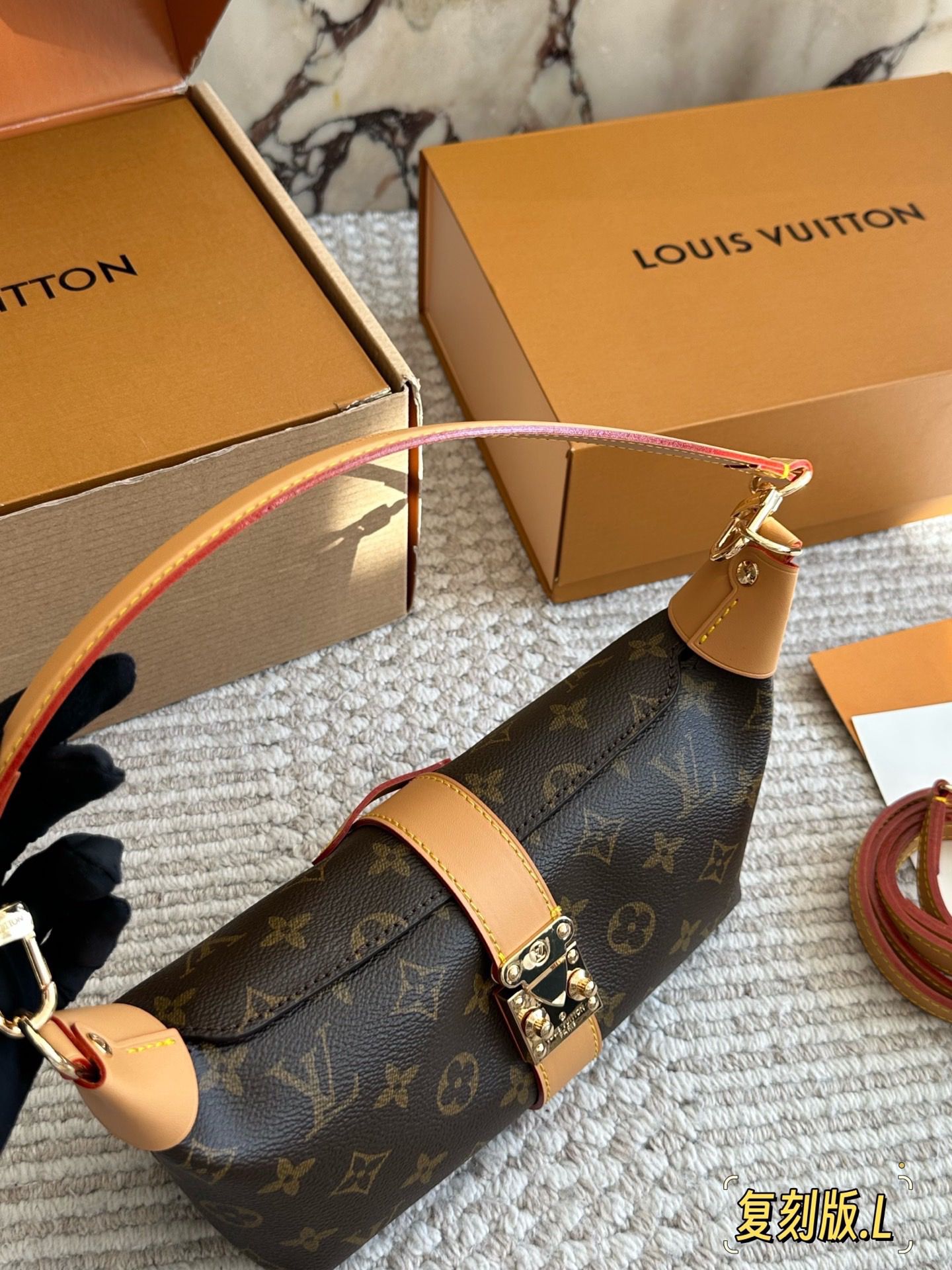 原單* LV 新款 MIA餃子包$588