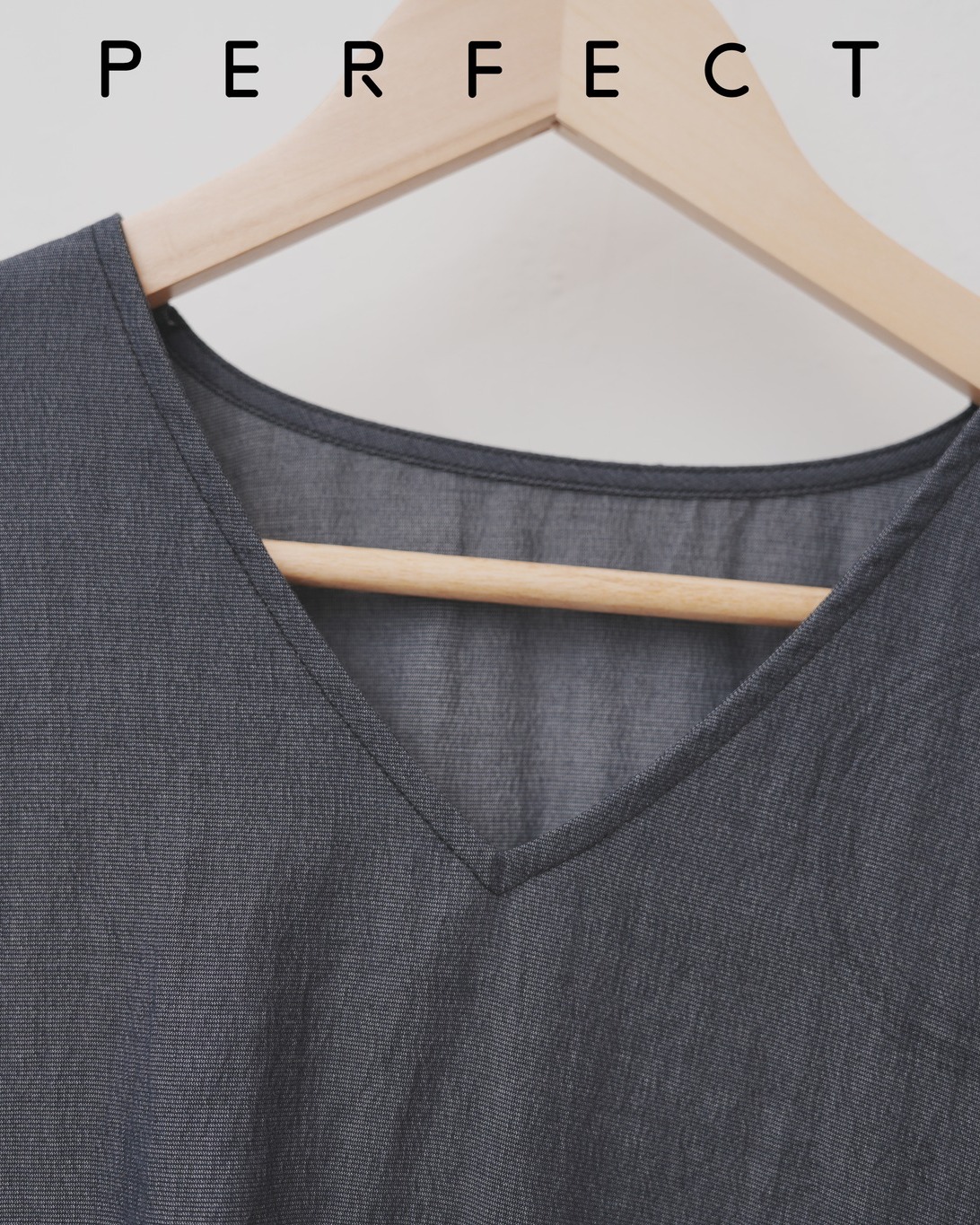 T0002_顯瘦V領波浪衣腳上衣（隨性藍）