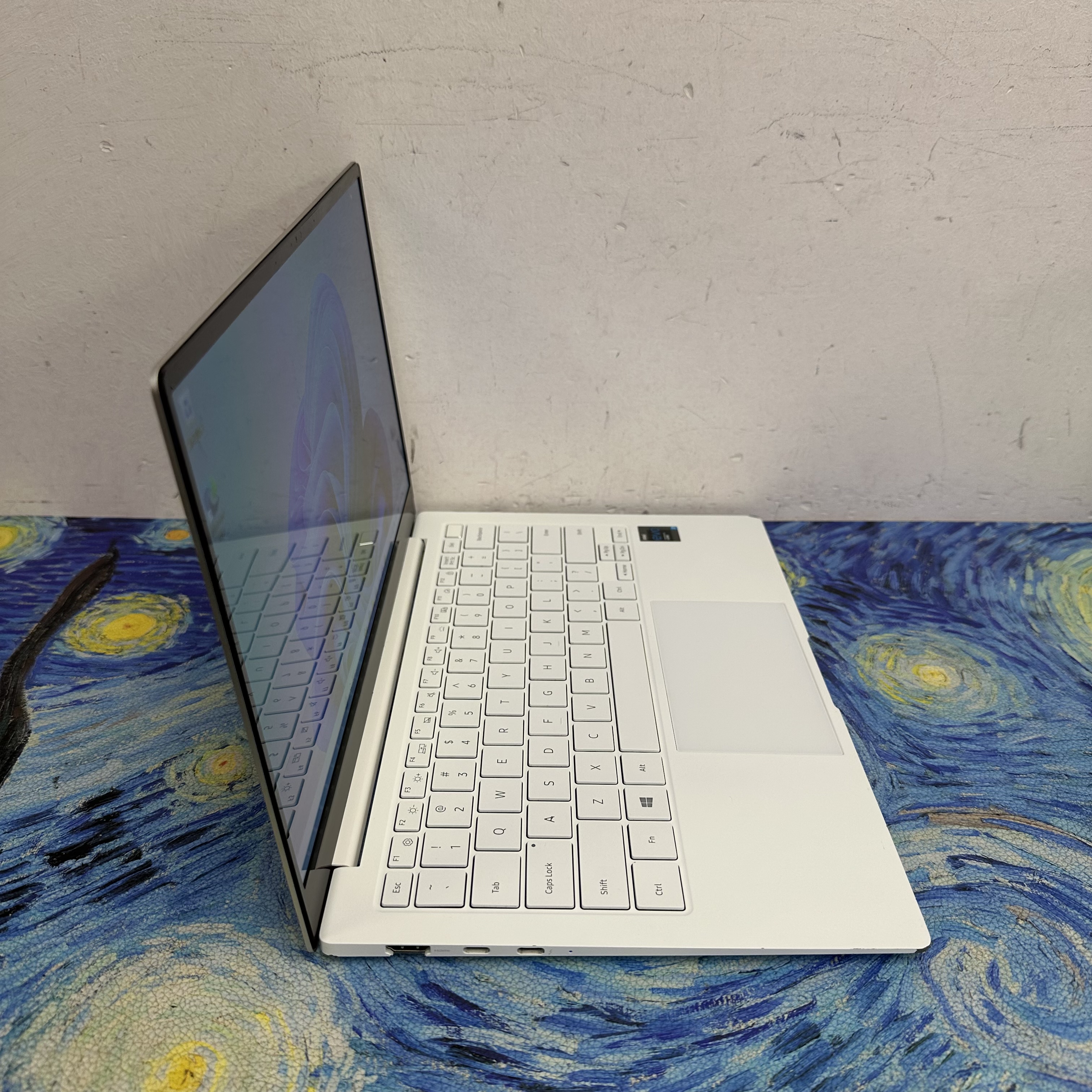 #5152 (超輕超薄Samsung文書機🔥）Samsung Galaxy i7-1135G7/16GB Ram/1TB SSD /超薄邊框/ Notebook / Laptop / Gaming Laptop /三星 / win10 / Win11 / office / Netflix / Office / YouTube 