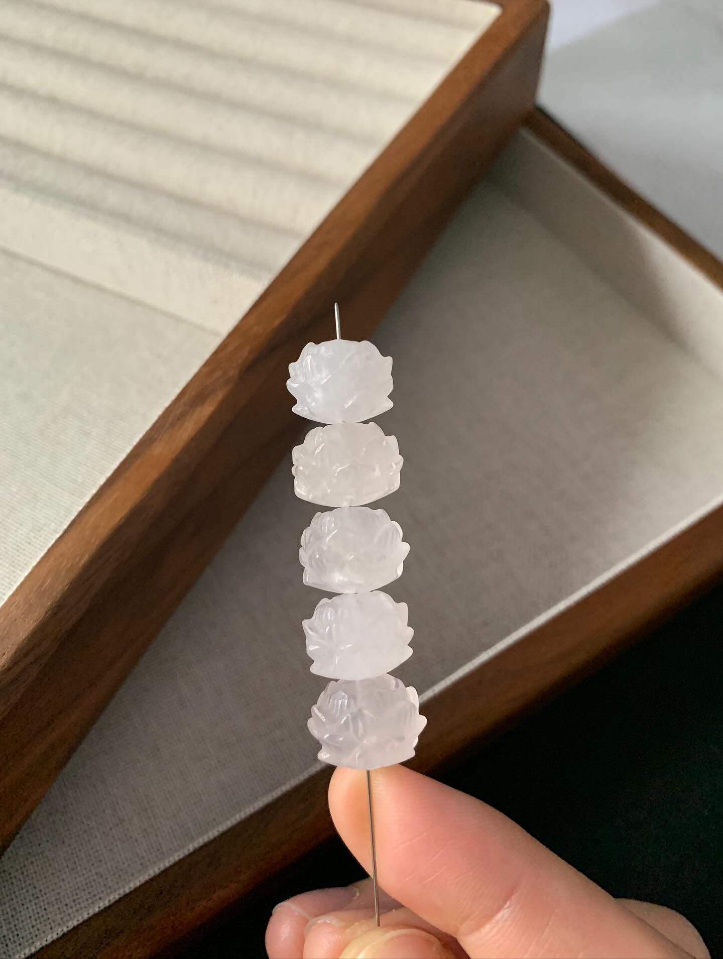 莲花粉晶配饰 ｜ Lotus Rose quartz DIY 13mm RM20是粉色 可是相机吃色 #粉晶搭配 #马来西亚水晶网店 #莲花粉晶 #rosequartz #天然水晶