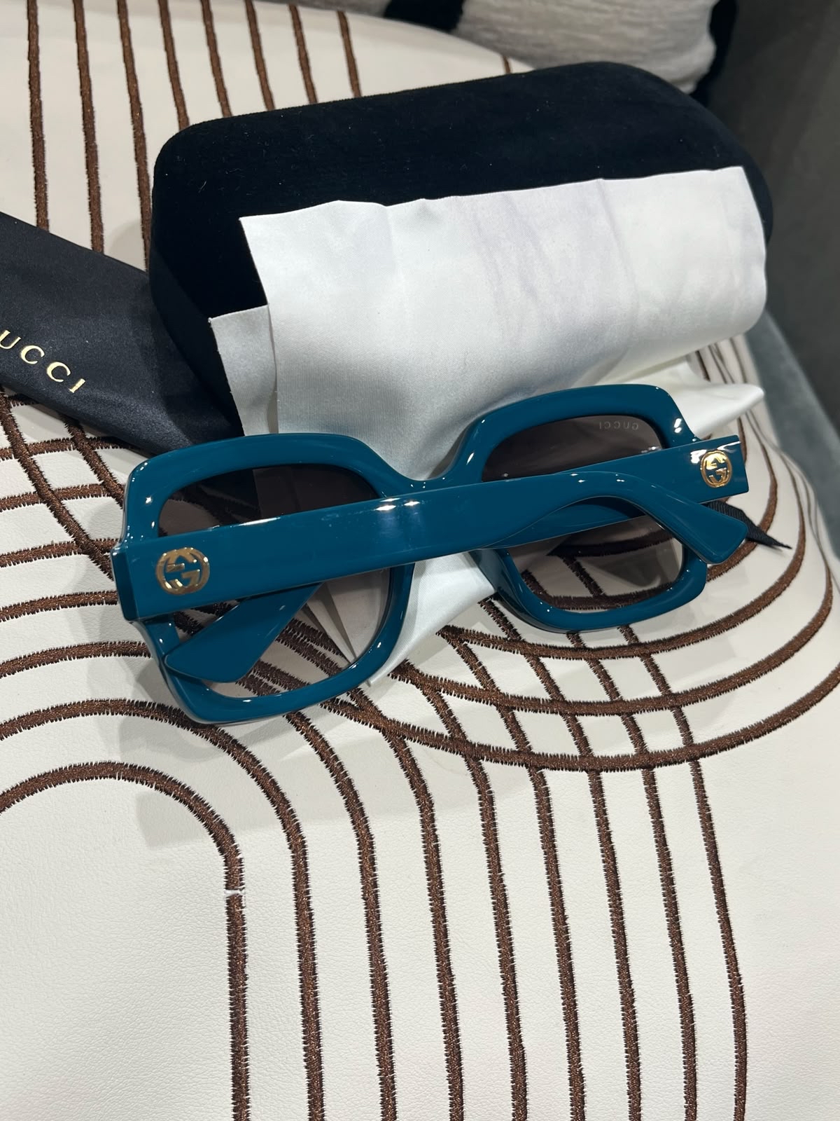 Gucci Sunglasses 100%Authentic, 98%New ✅box