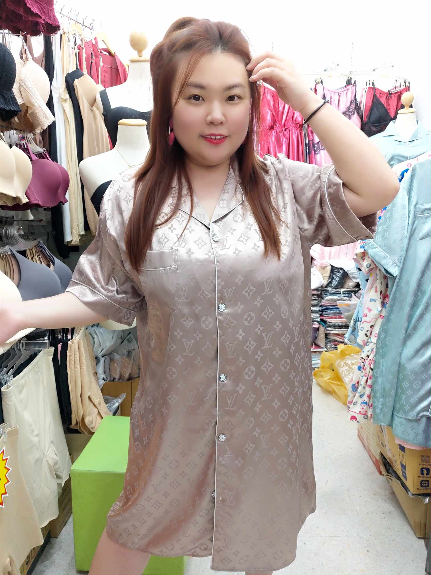 ENE20 缎面大牌LOGO睡裙