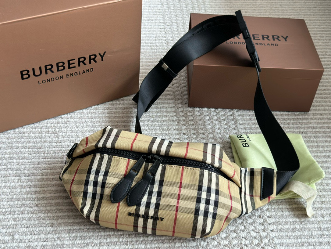 Burberry 經典格紋腰包
