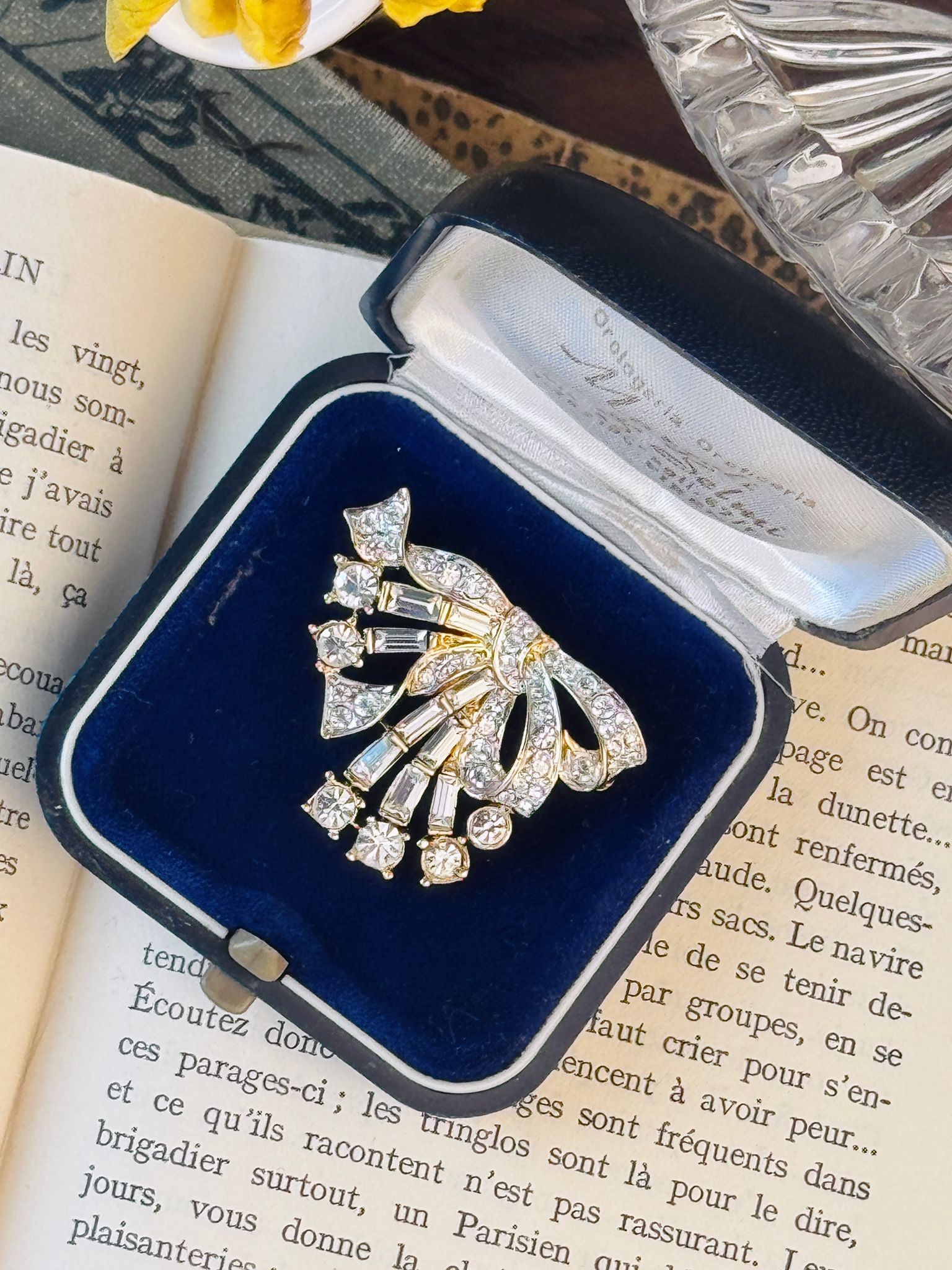 Vintage NINA RICCI Sparkling Ribbon Brooch (MT2589-14)