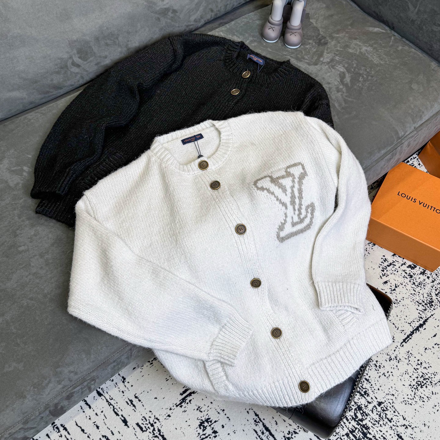 LV 嵌花標誌圓領羊毛開襟冷衫