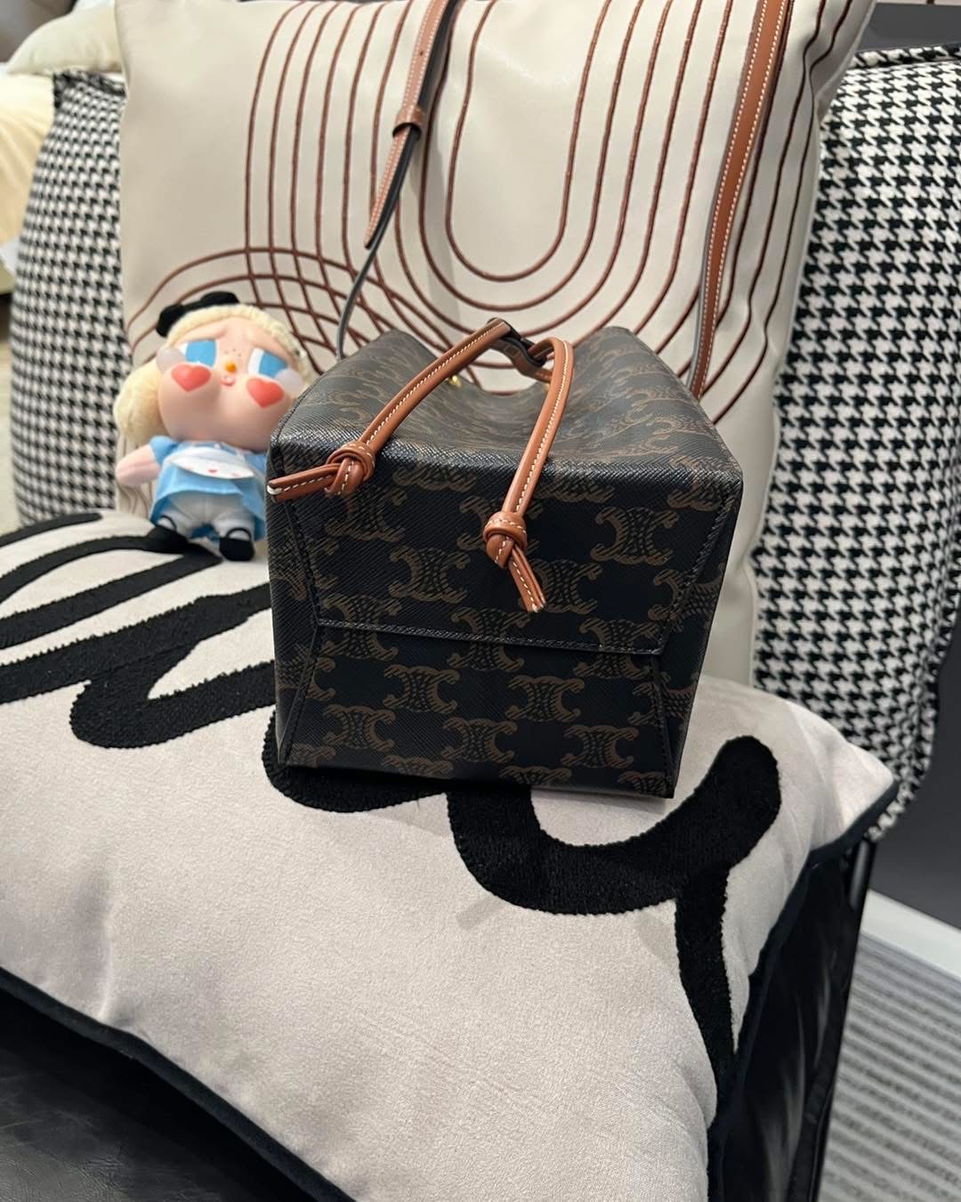 Celine MICRO SAILOR IN TRIOMPHE Bucket Bag,100%Authentic,98%new ✅專門店收據✅dust bag