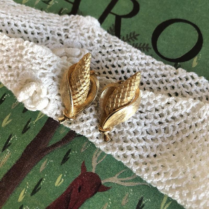 RARE! C.a. 1950-60s Designer Quality Champagne Gold Wheat Crop Clip Earrings (MT1100-6)